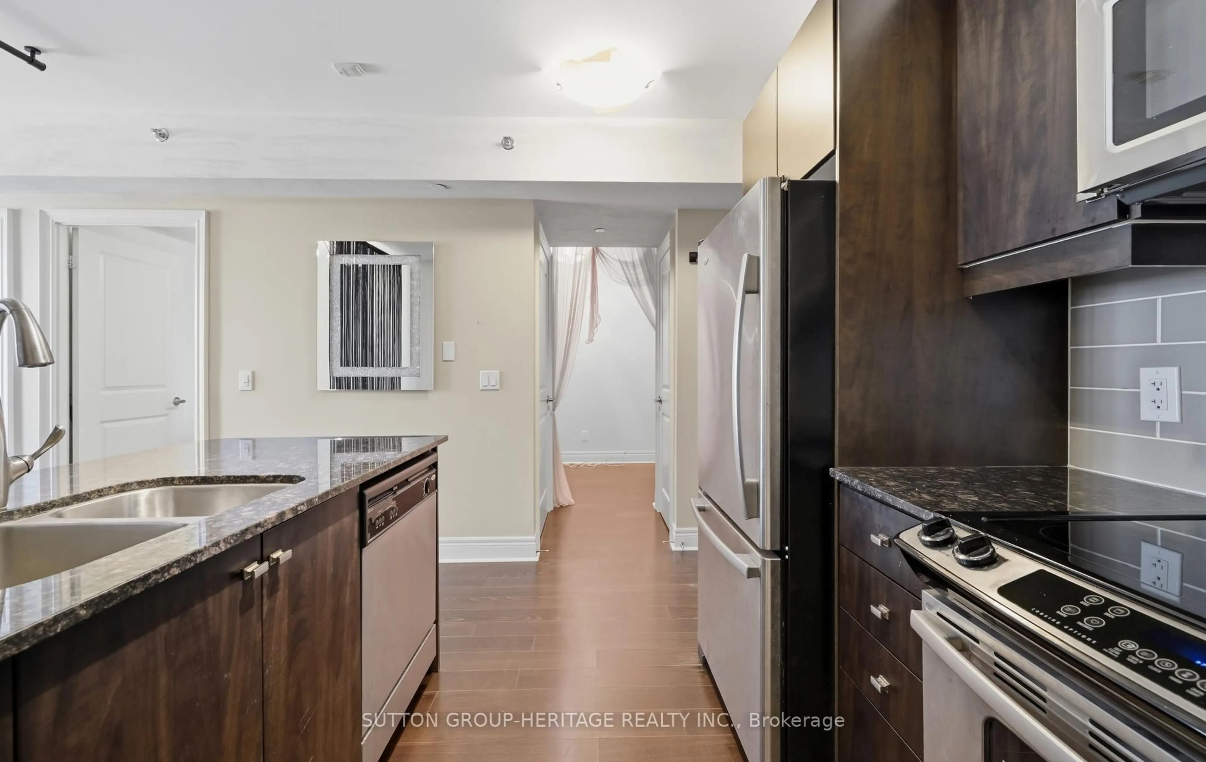 Standard kitchen, unknown for 701 Sheppard Ave #307, Toronto Ontario M3H 0B2