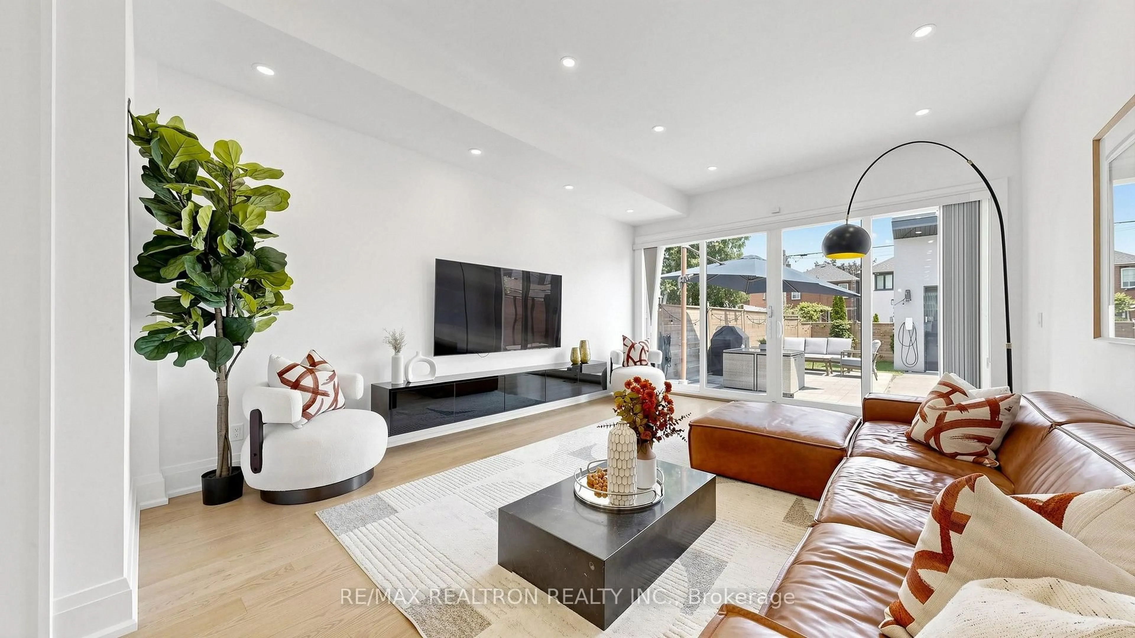 Living room with furniture, unknown for 443 Northcliffe Blvd, Toronto Ontario M6E 3L3