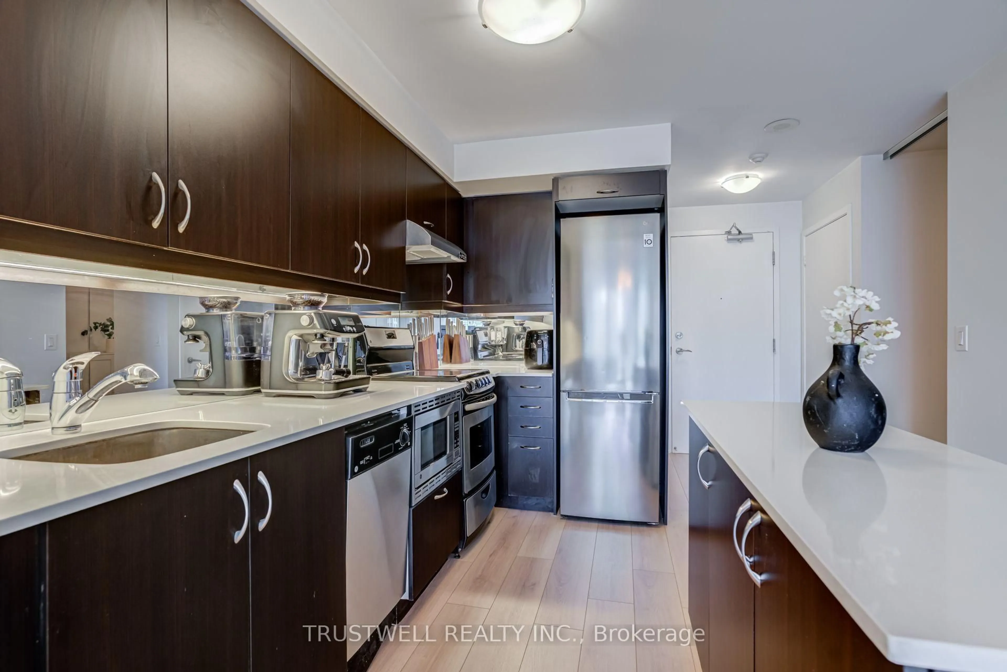 Standard kitchen, unknown for 320 Richmond St #712, Toronto Ontario M5A 1P9