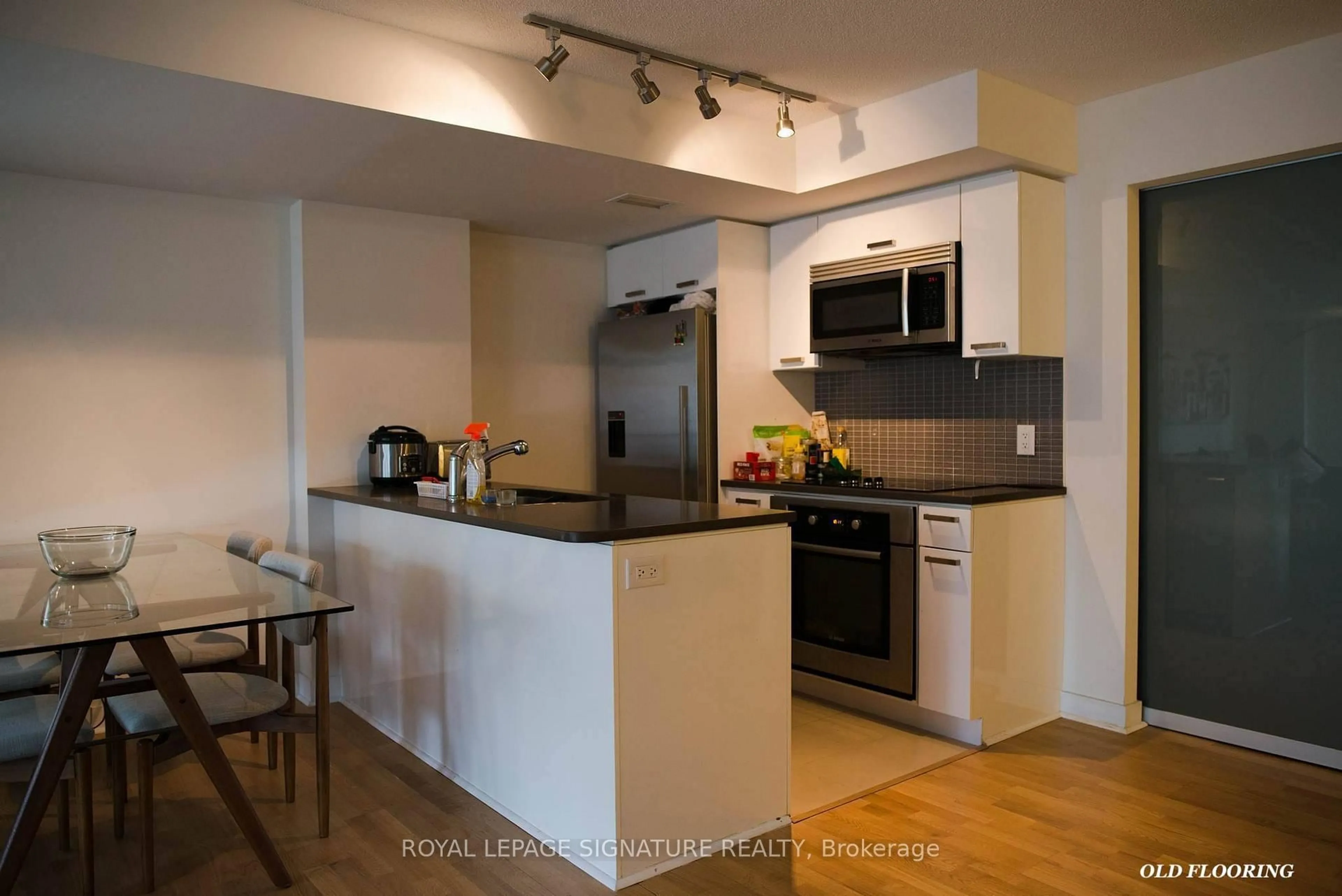 Unknown for 295 Adelaide St #414, Toronto Ontario M5V 0L4