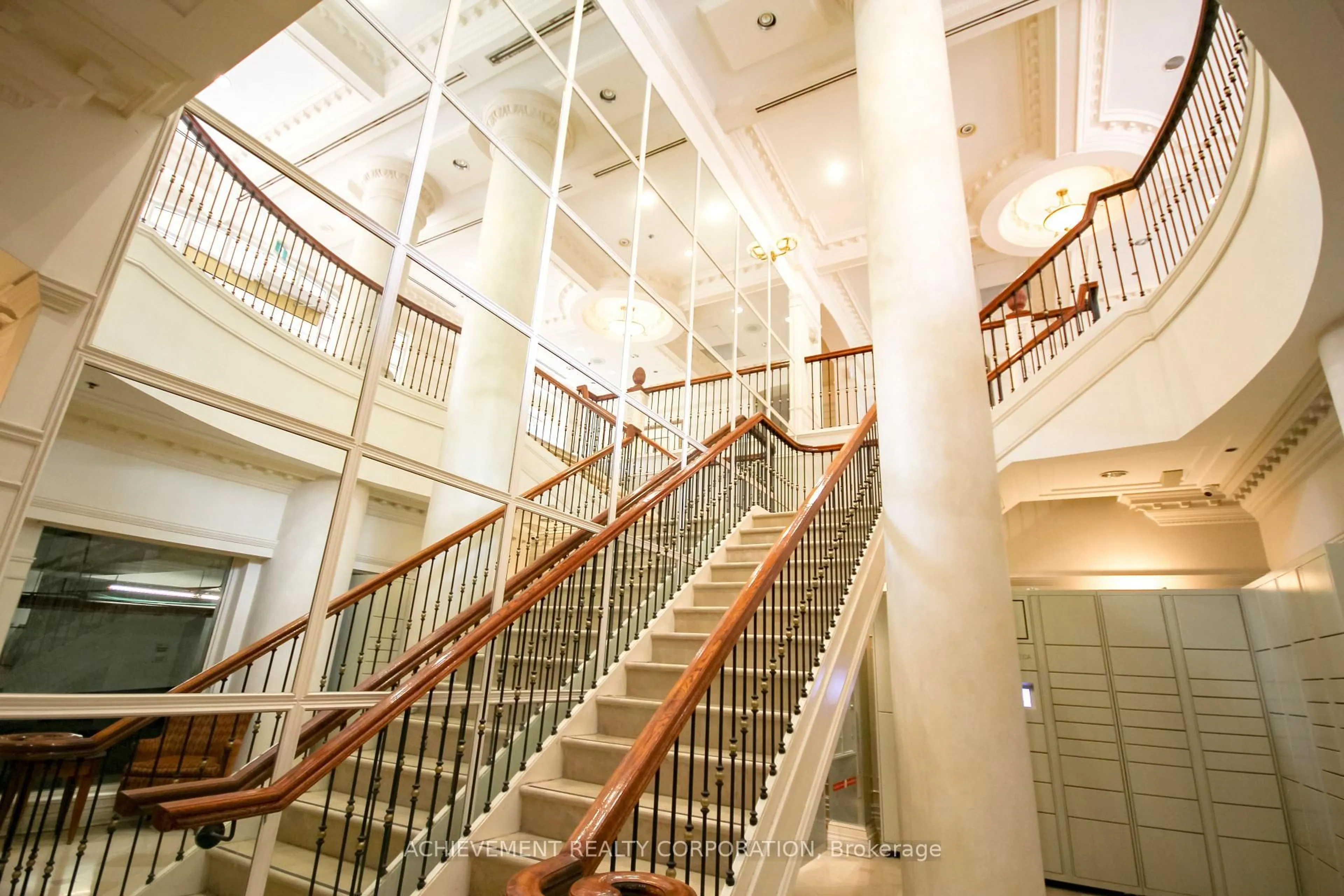 Indoor foyer for 18 Sommerset Way #1016, Toronto Ontario M2N 6X5