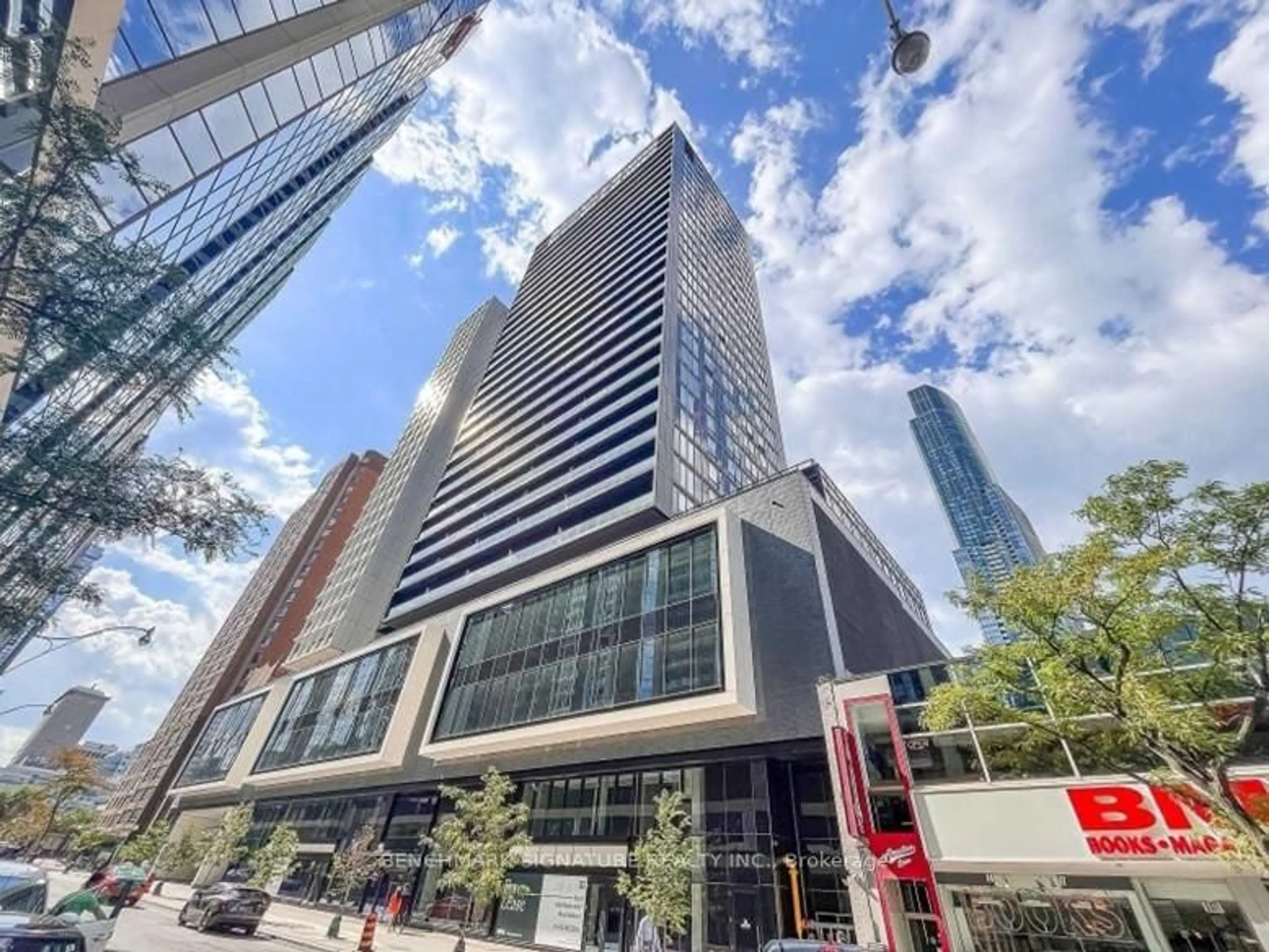 Indoor foyer for 20 Edward St #2513, Toronto Ontario M5G 0C5