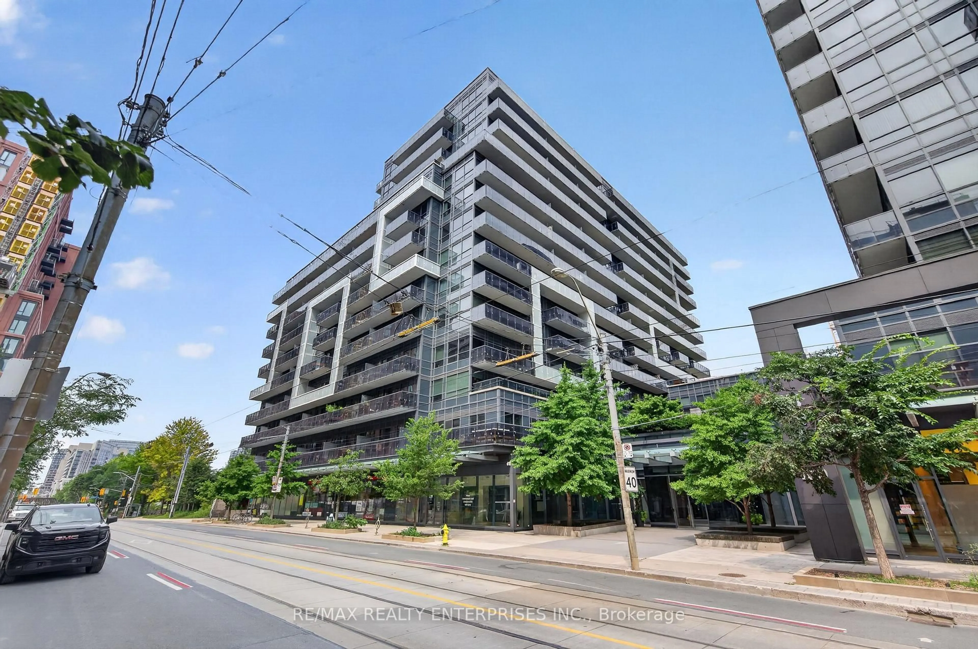 A pic from outside/outdoor area/front of a property/back of a property/a pic from drone, building for 1030 King St #942, Toronto Ontario M6K 0B4