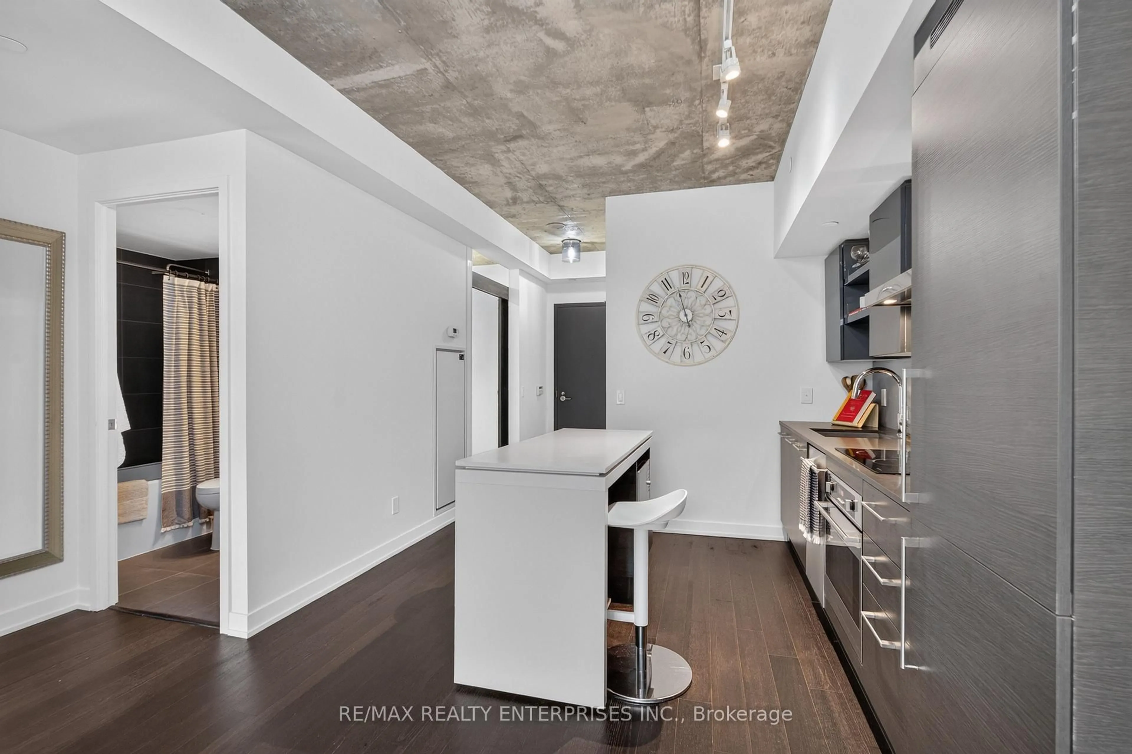 Open concept kitchen, unknown for 1030 King St #942, Toronto Ontario M6K 0B4