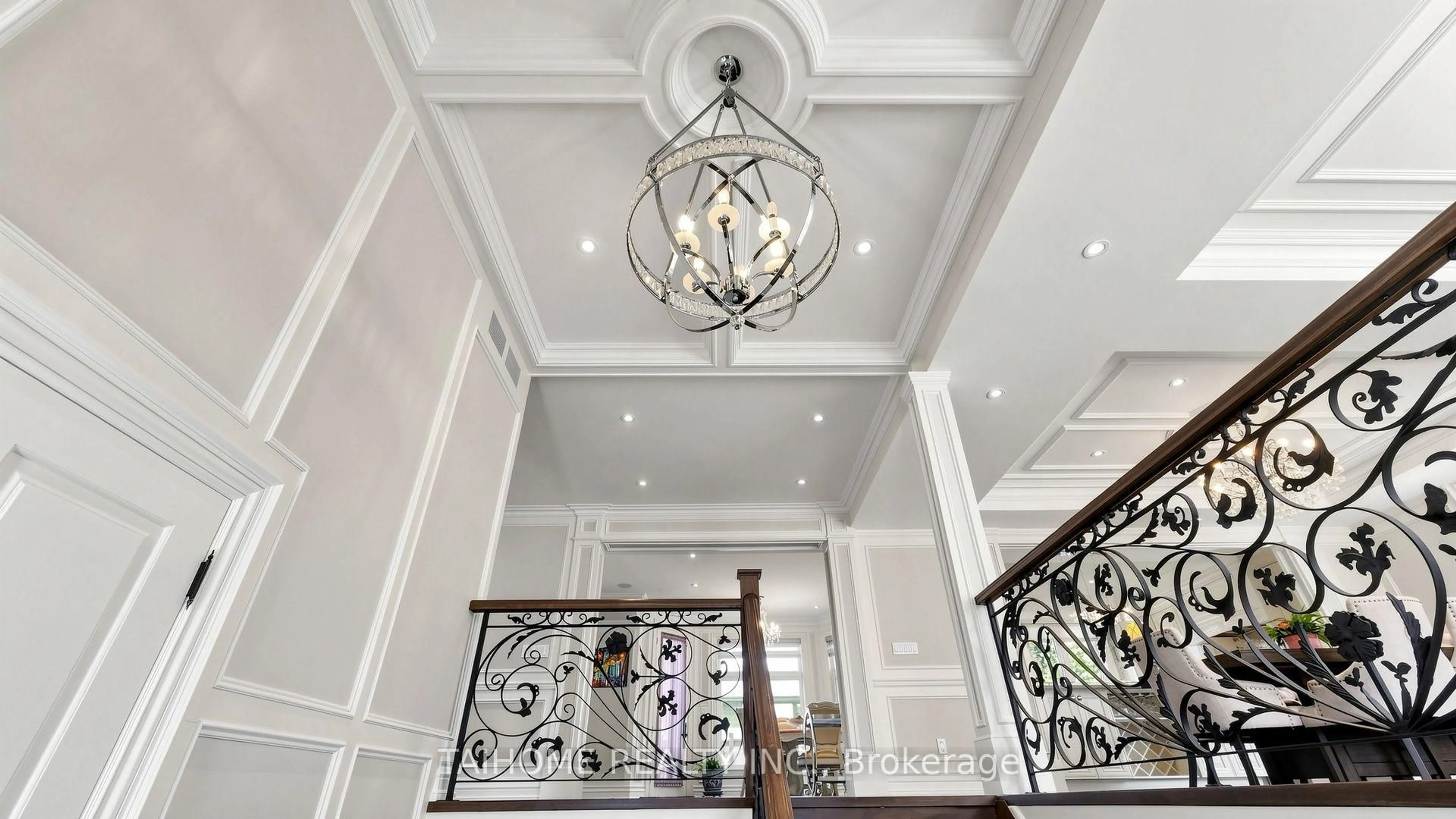 Indoor foyer for 38 Foxwarren Dr, Toronto Ontario M2K 1L3