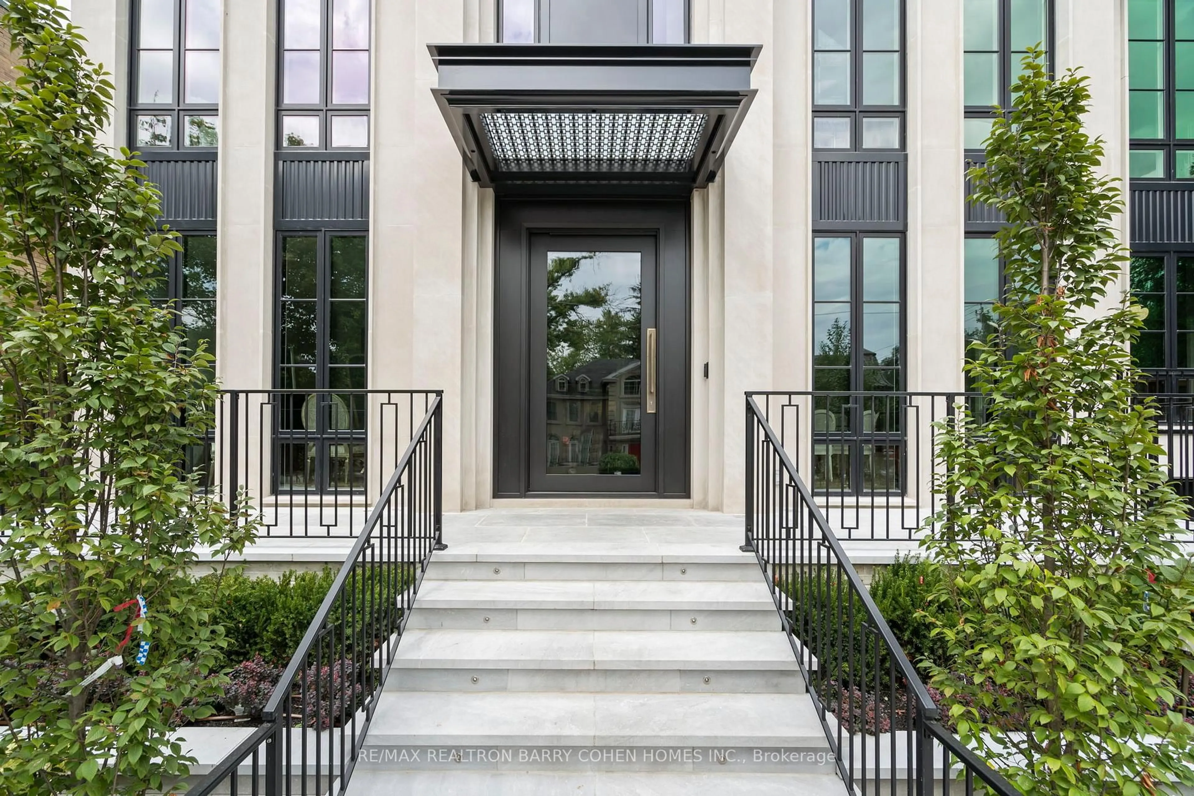 Indoor entryway for 96 Dawlish Ave, Toronto Ontario M4N 1H1