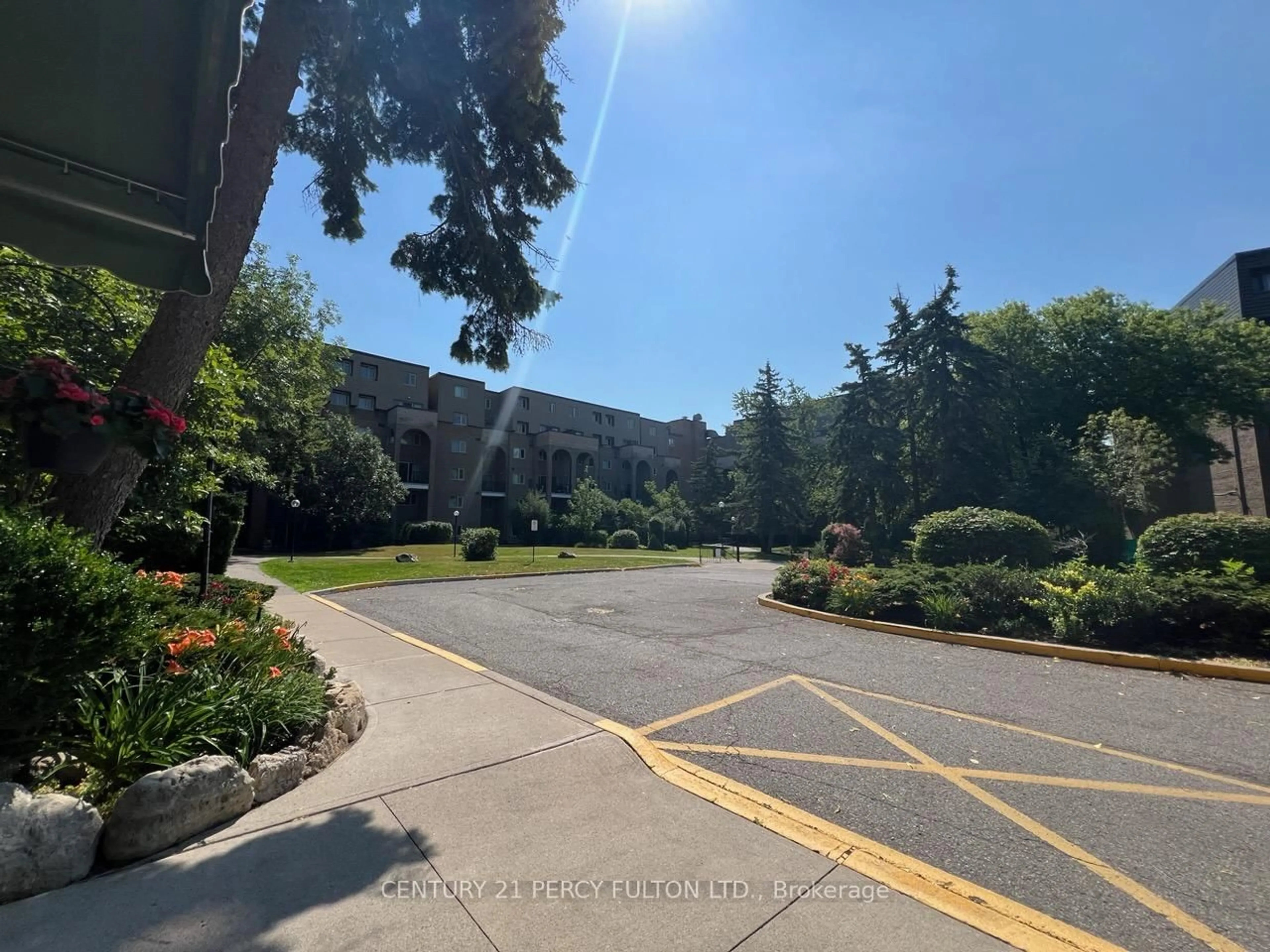 A pic from outside/outdoor area/front of a property/back of a property/a pic from drone, mountain view for 4005 Don Mills Rd #228, Toronto Ontario M2H 3J9