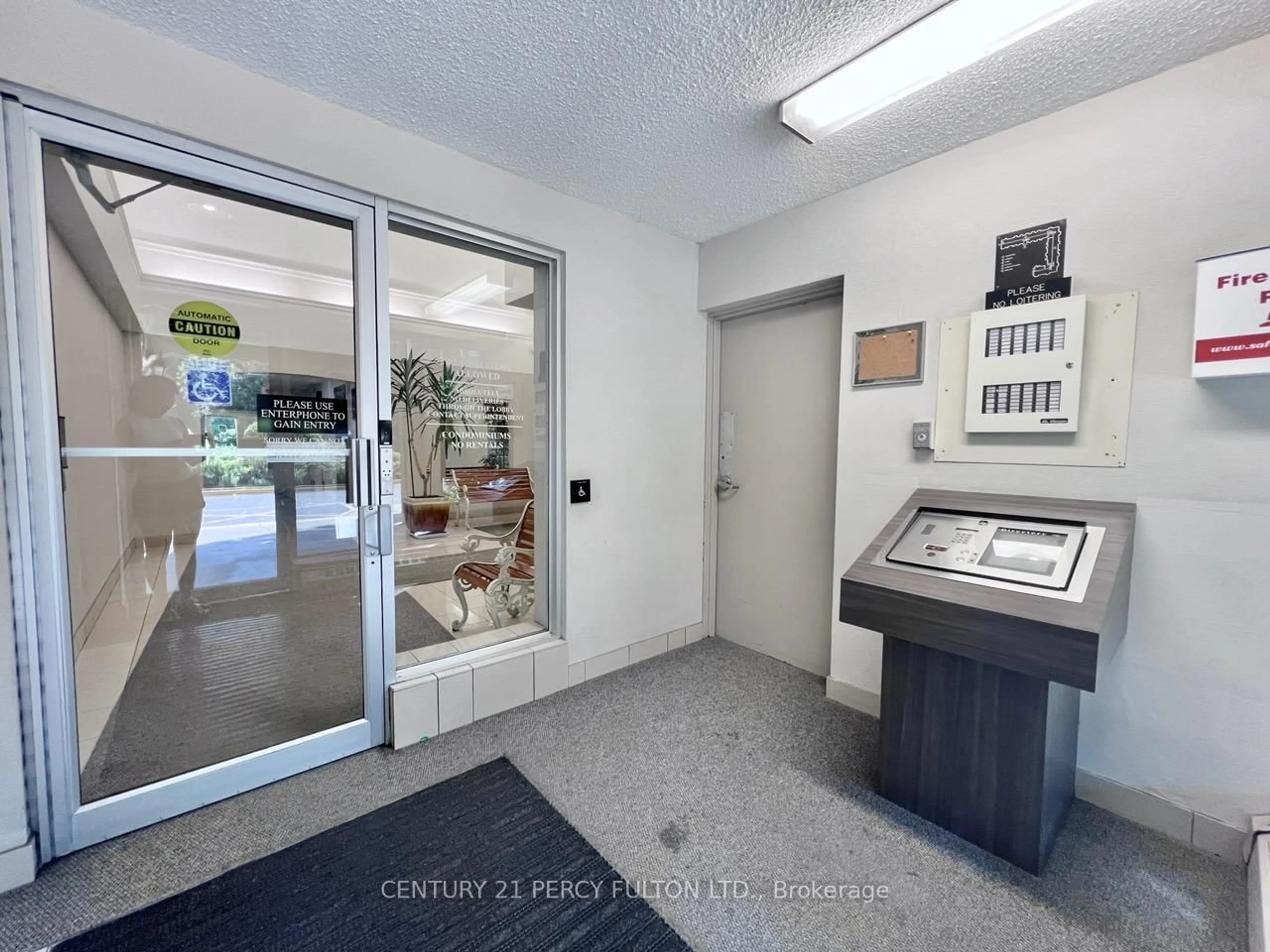 Indoor foyer for 4005 Don Mills Rd #228, Toronto Ontario M2H 3J9