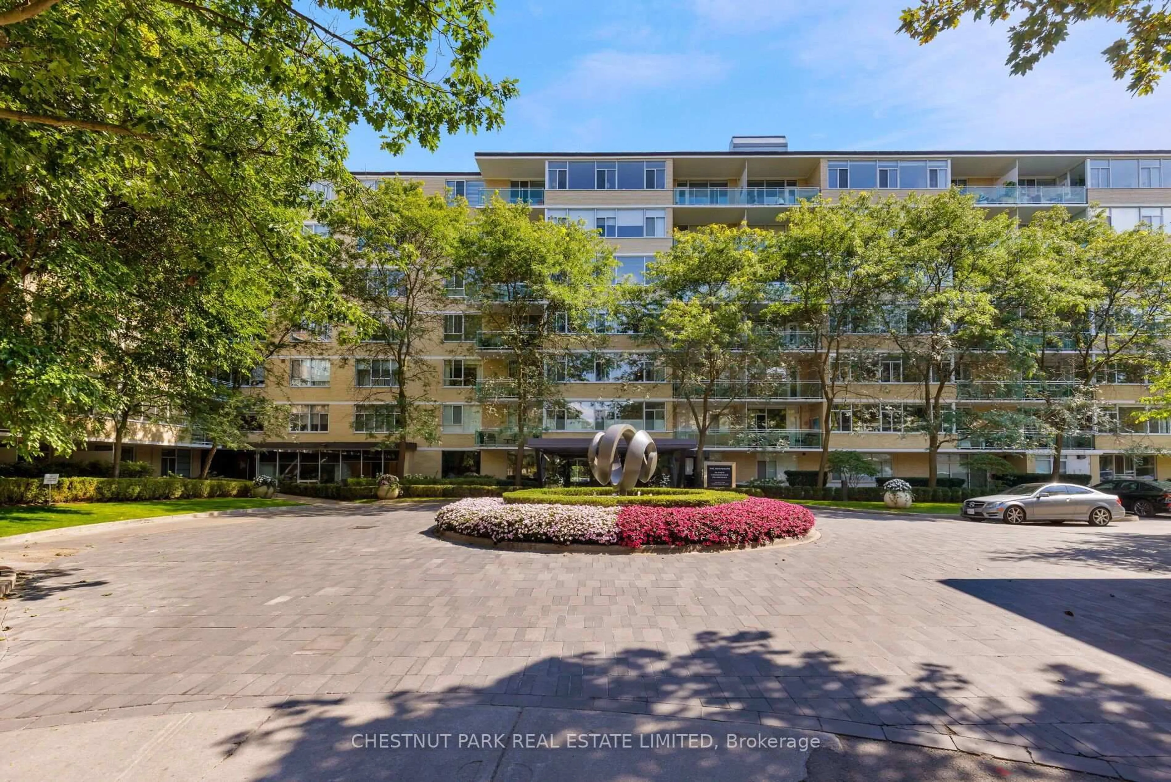A pic from outside/outdoor area/front of a property/back of a property/a pic from drone, unknown for 1 Benvenuto Pl #322, Toronto Ontario M4V 2L1