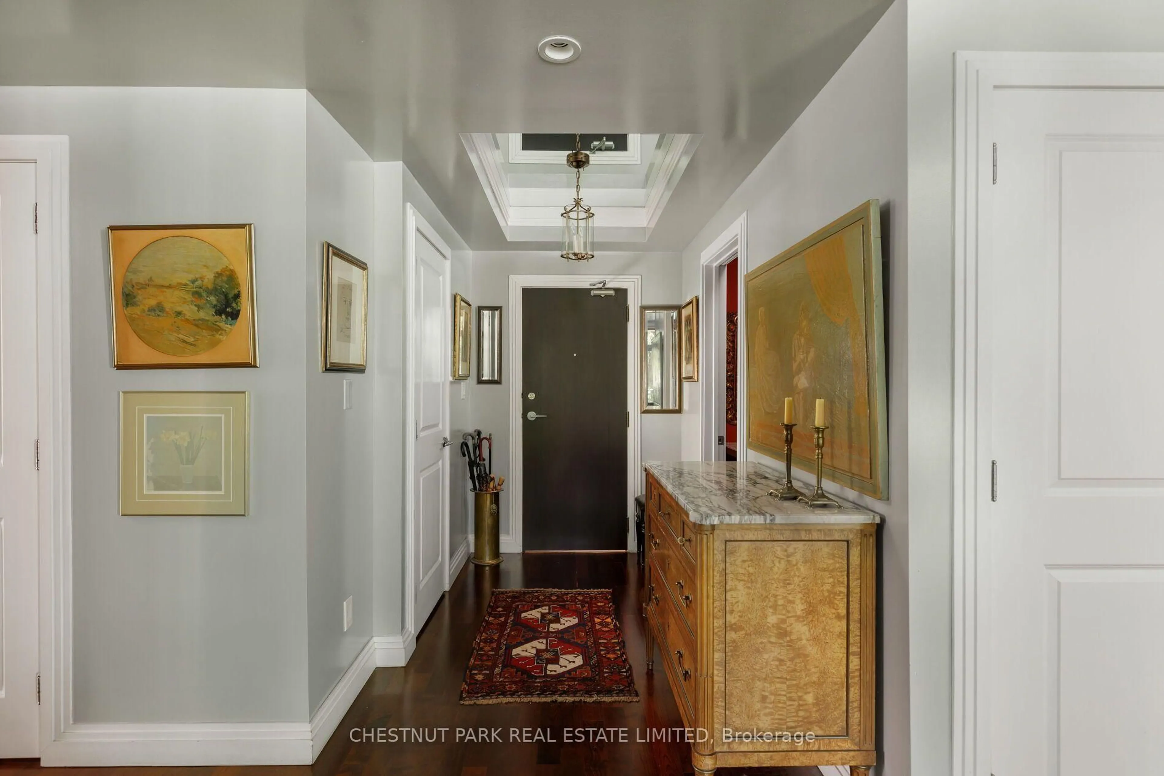 Indoor entryway for 1 Benvenuto Pl #322, Toronto Ontario M4V 2L1