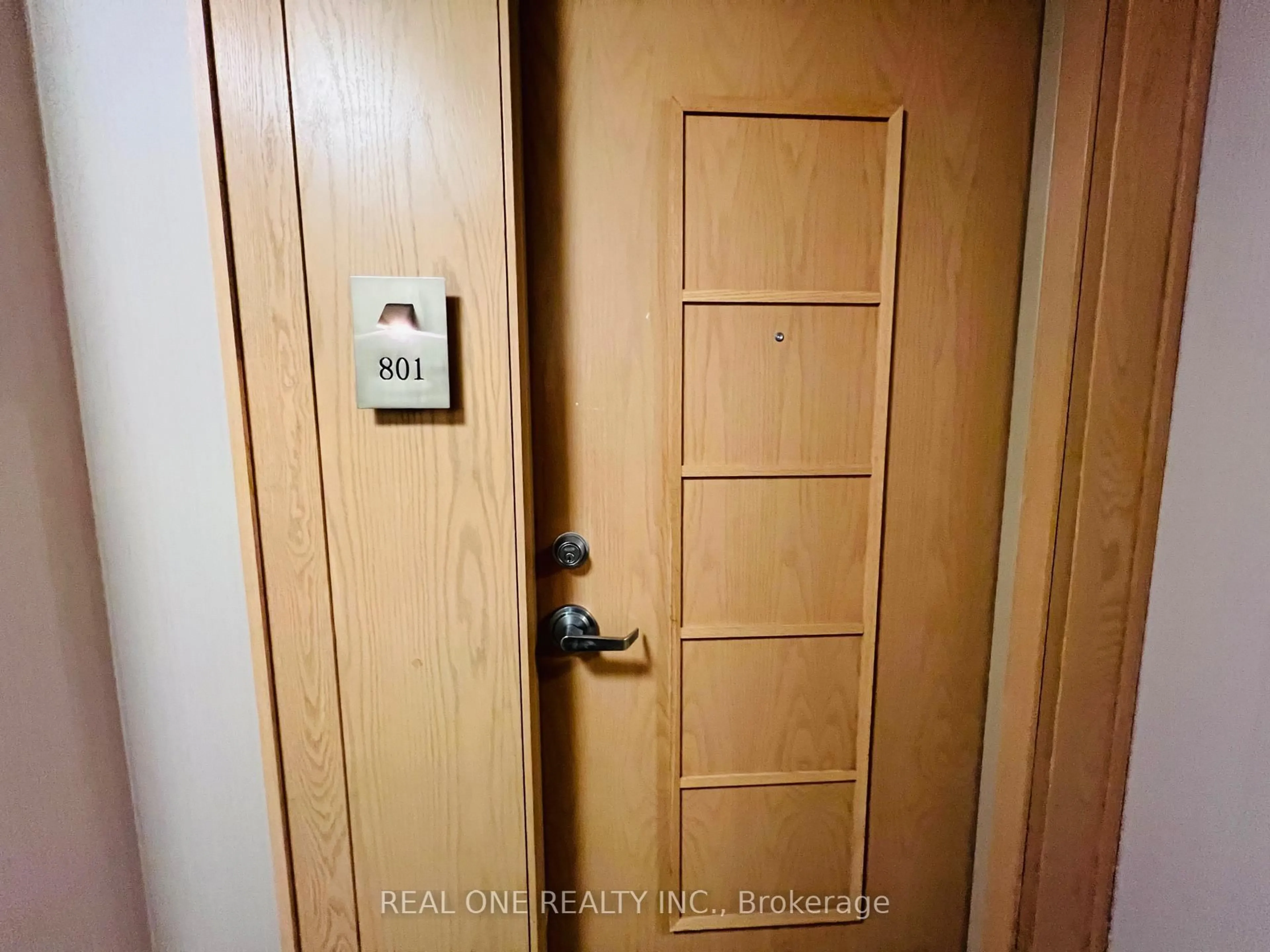 Indoor entryway for 503 Beecroft Rd #801, Toronto Ontario M2N 0A2