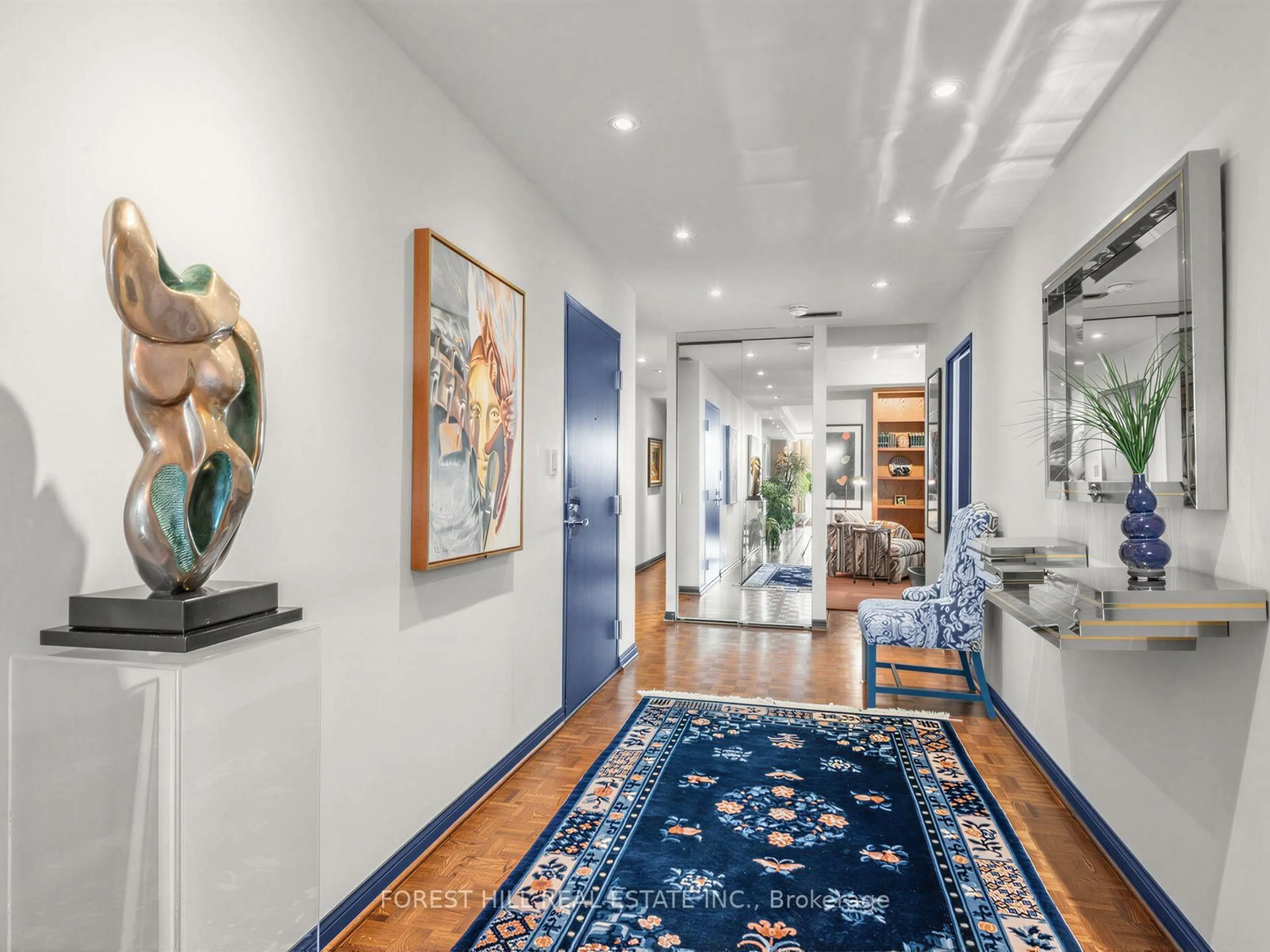 Indoor entryway for 407 Walmer Rd #501, Toronto Ontario M5R 3N2