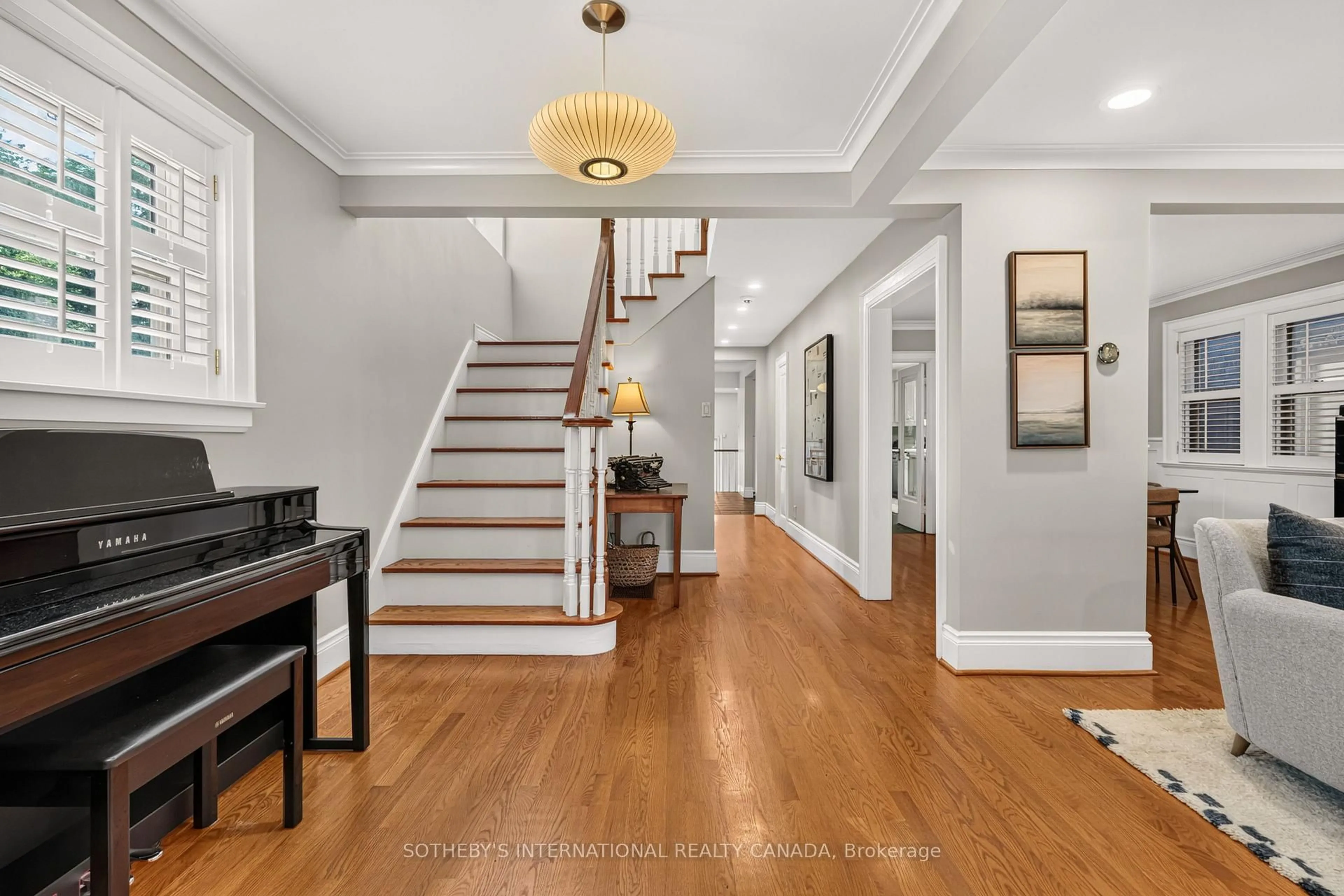 Indoor entryway for 2 Randolph Rd, Toronto Ontario M4G 3R7