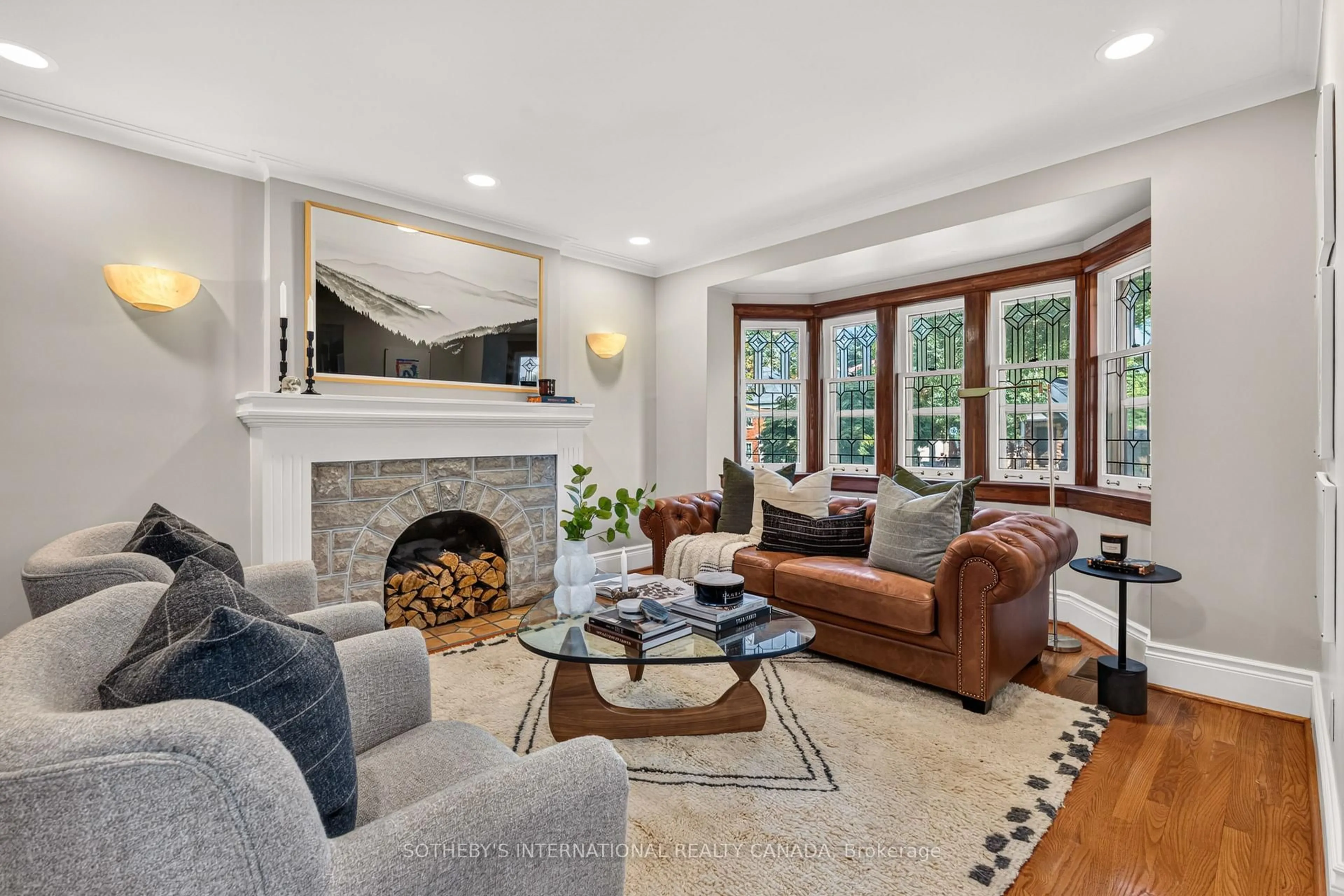 Living room with furniture, unknown for 2 Randolph Rd, Toronto Ontario M4G 3R7