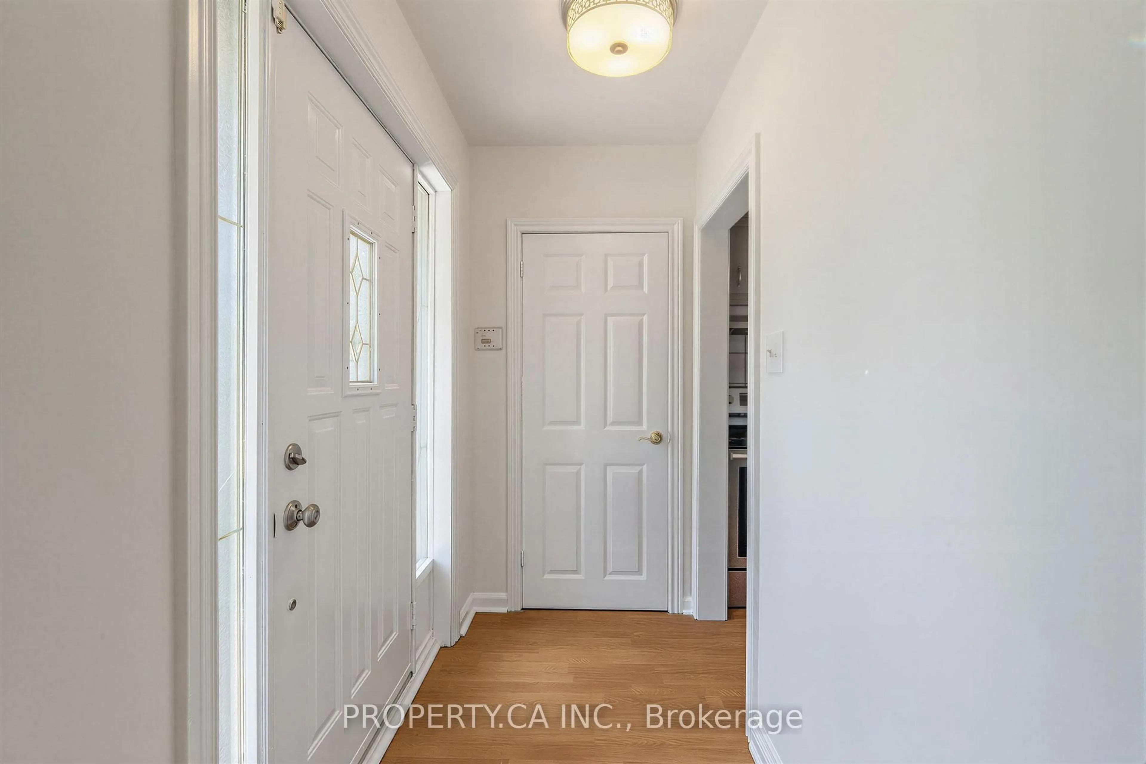 Indoor entryway for 48 Santa Barbara Rd, Toronto Ontario M2N 2C2