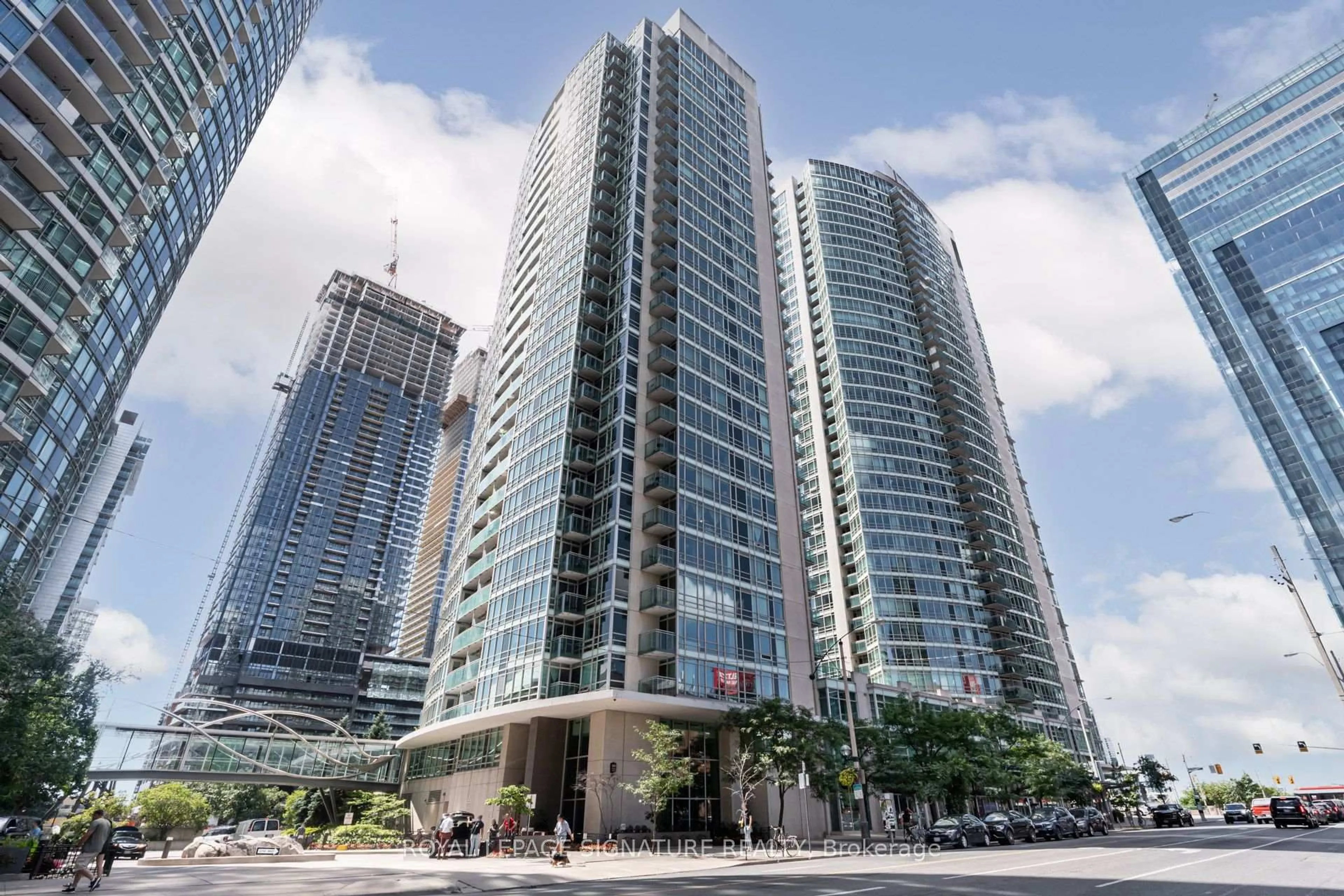 Indoor foyer for 381 Front St #2101, Toronto Ontario M5V 3R8