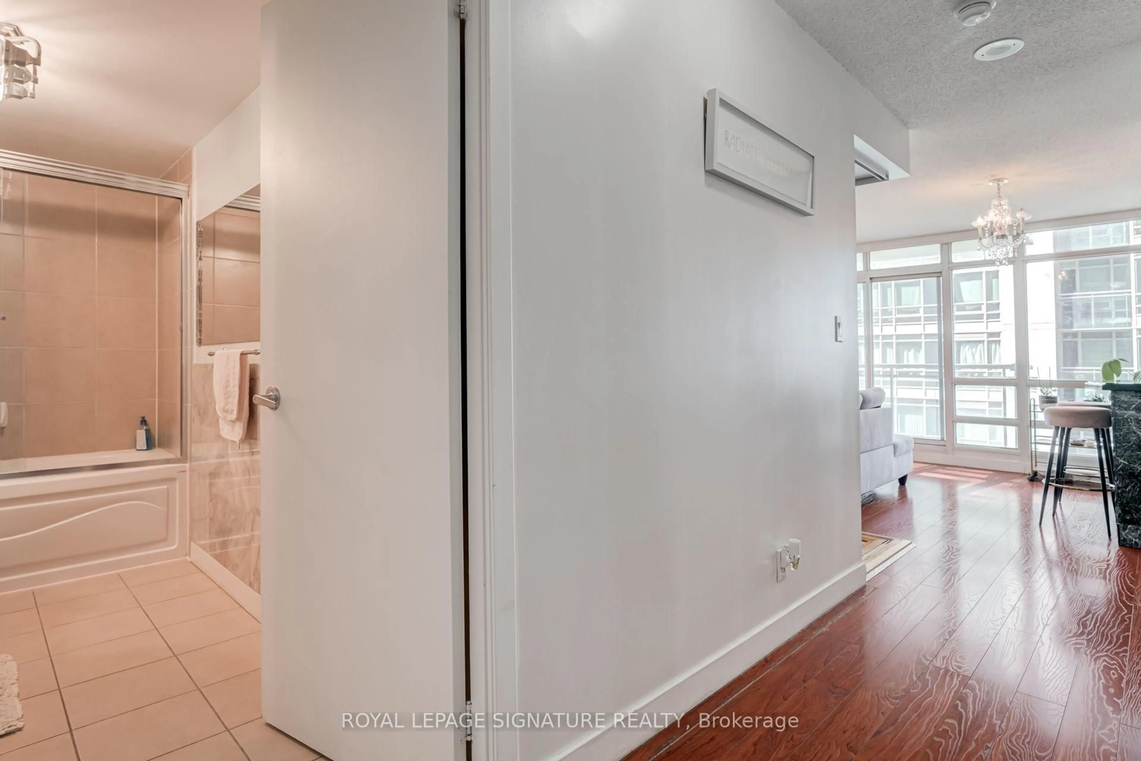 Indoor entryway for 381 Front St #2101, Toronto Ontario M5V 3R8