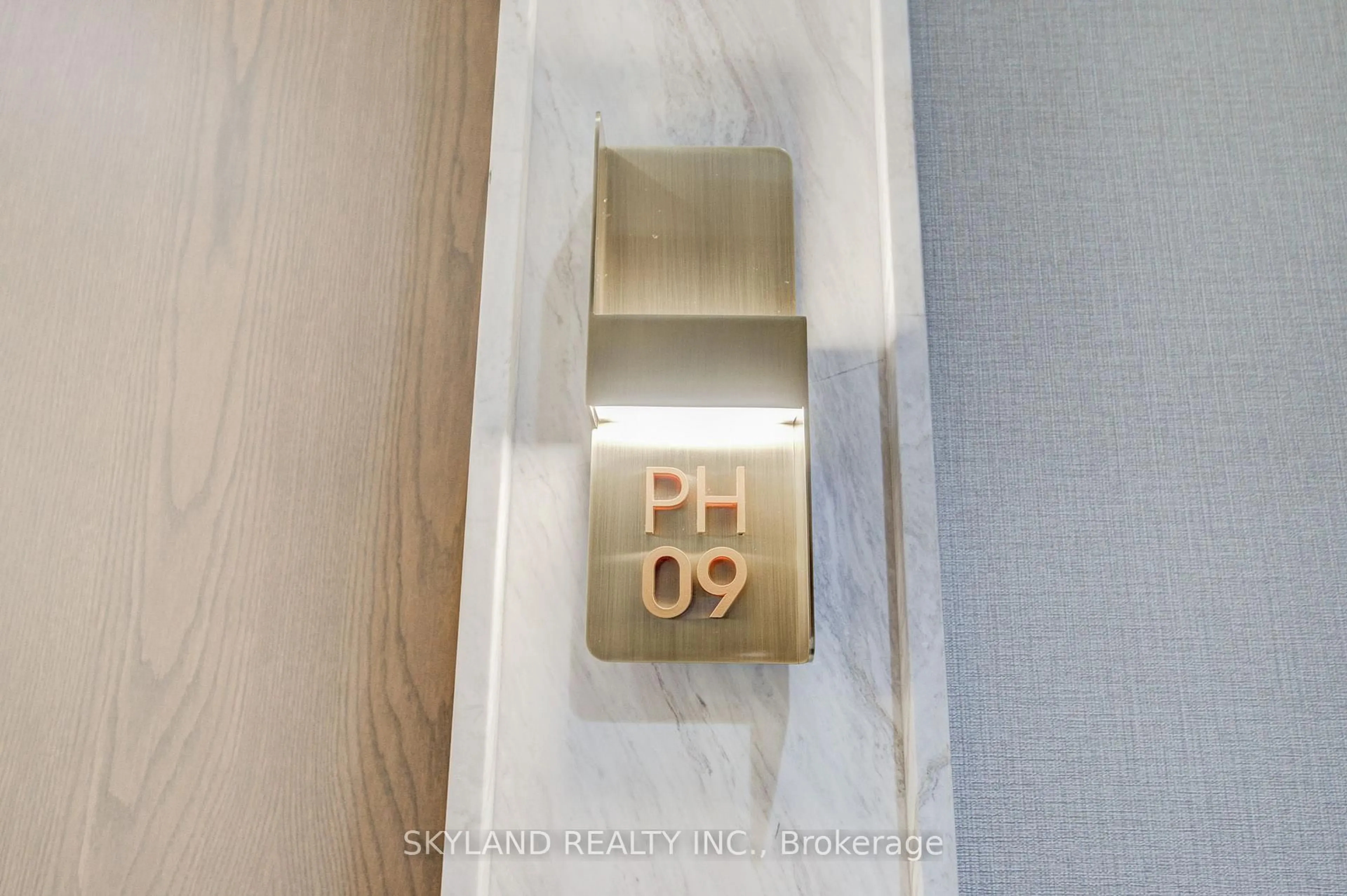 Unknown for 30 Inn On The Park Dr #PH 09, Toronto Ontario M3C 0P7