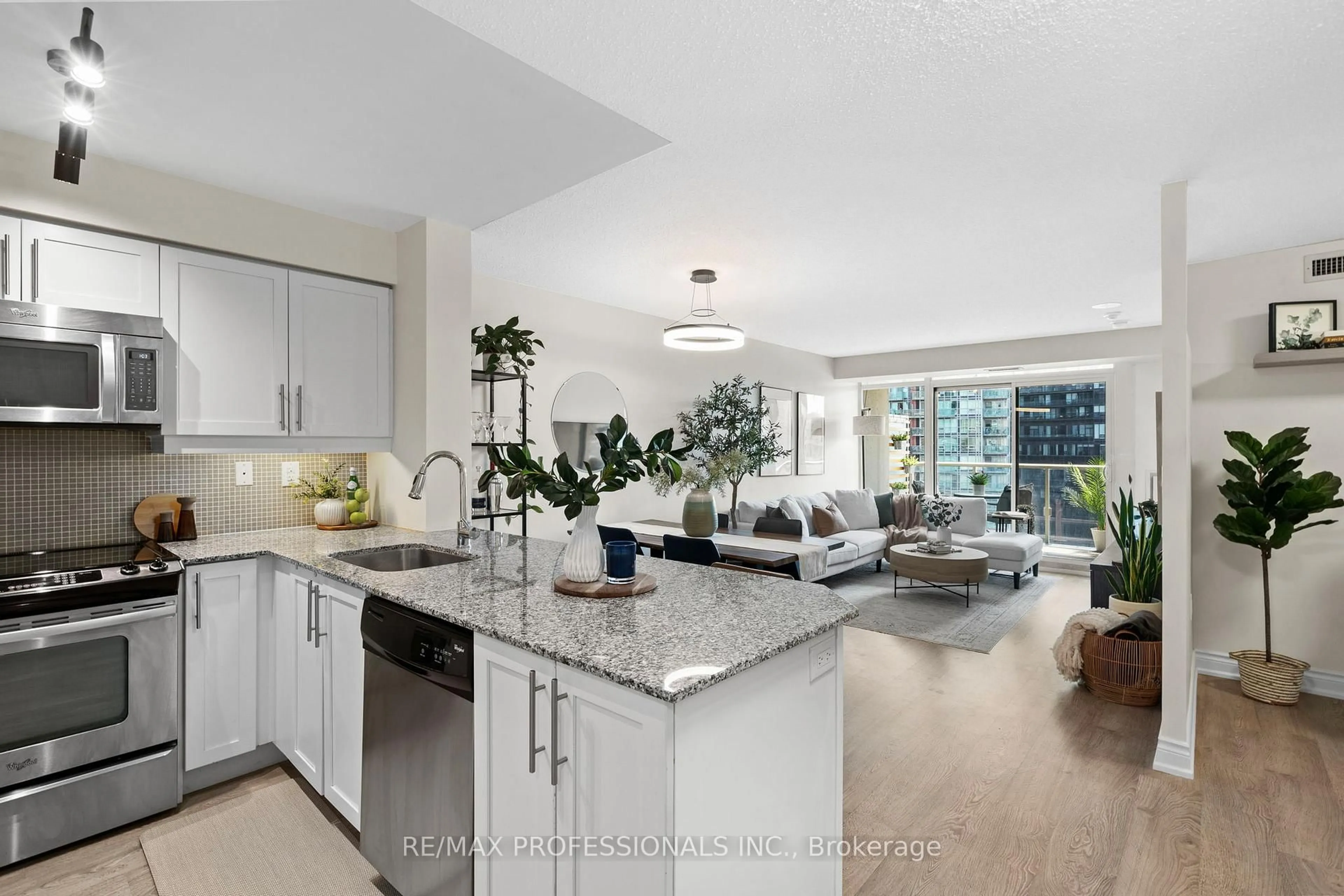 Open concept kitchen, unknown for 125 Western Battery Rd #909, Toronto Ontario M6K 3R8