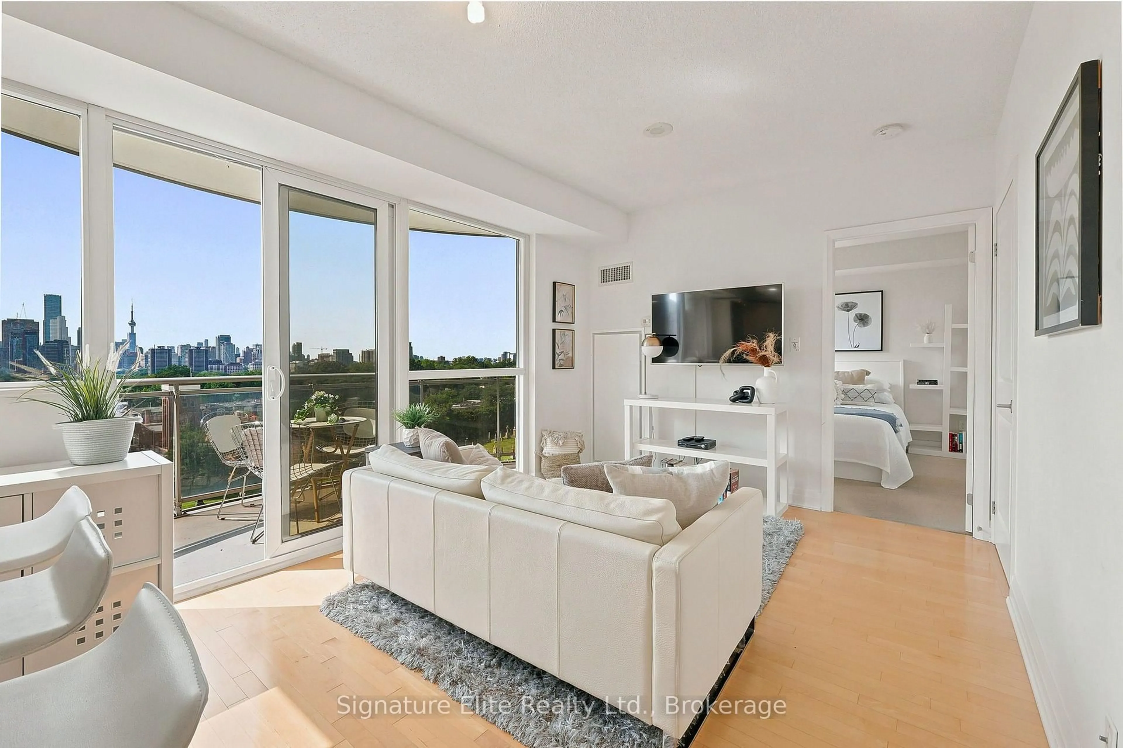Living room with furniture, unknown for 1430 Yonge St #902, Toronto Ontario M4T 1Y6