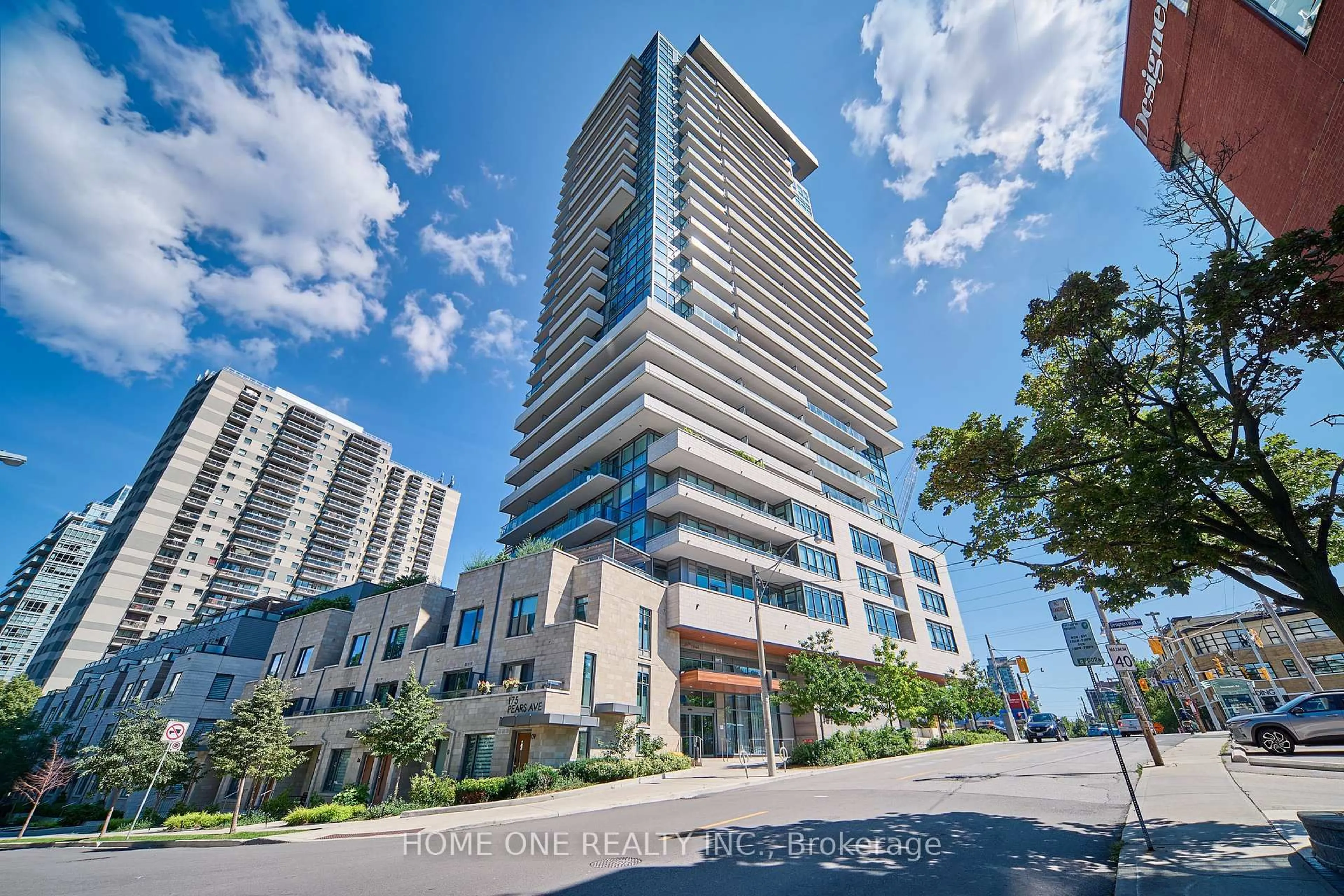 Indoor foyer for 181 Bedford Rd #404, Toronto Ontario M5R 0C2