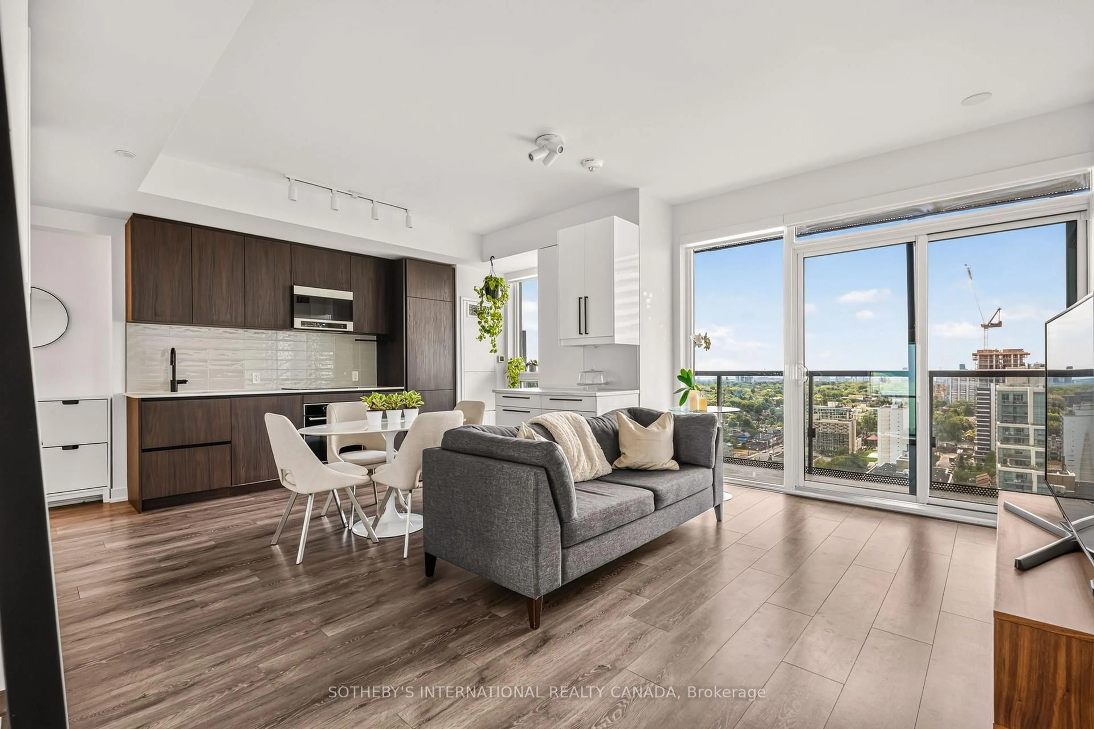 Living room with furniture, wood/laminate floor for 127 BROADWAY Ave #2302, Toronto Ontario M4P 1V4