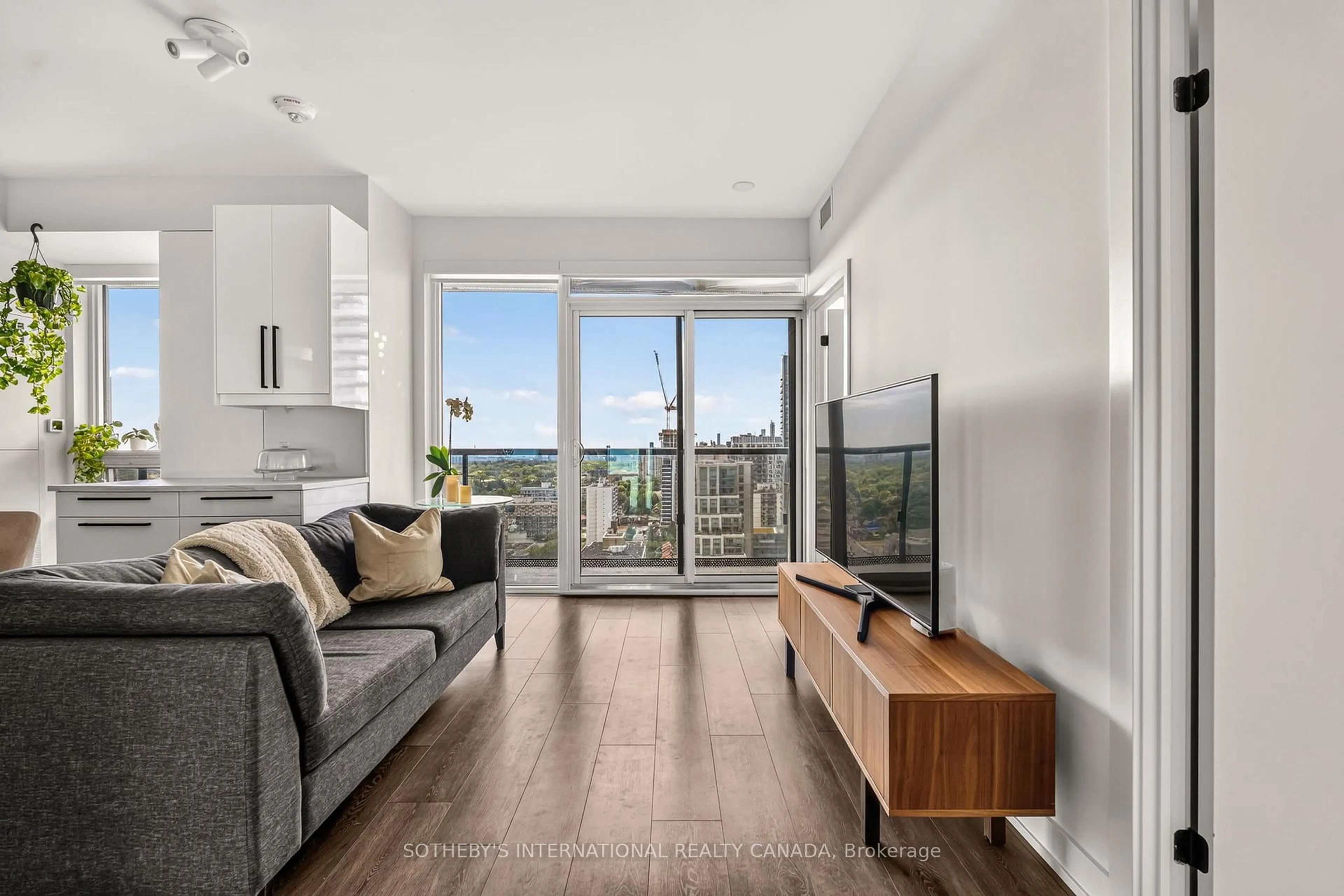 Living room with furniture, wood/laminate floor for 127 BROADWAY Ave #2302, Toronto Ontario M4P 1V4