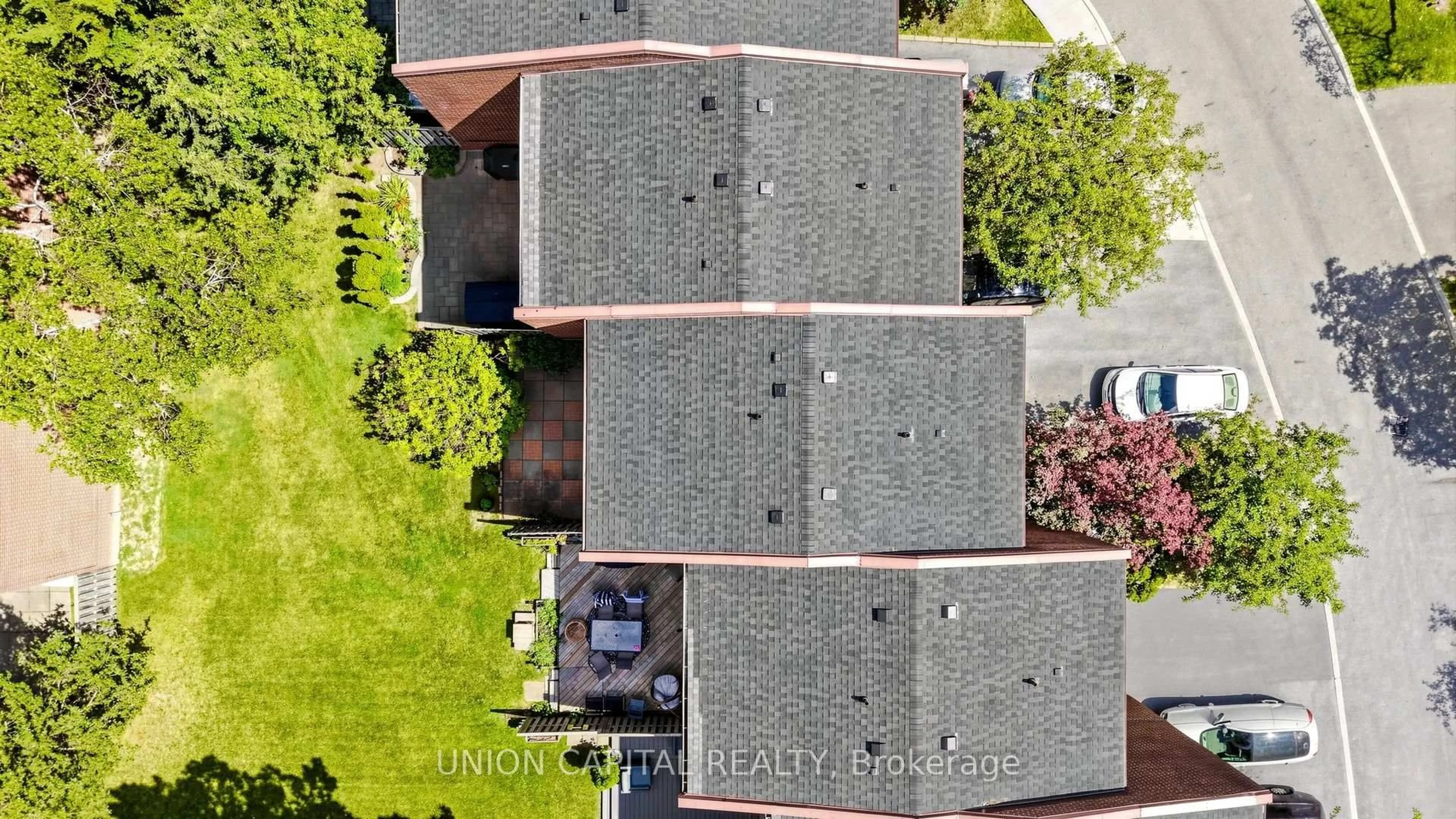 A pic from outside/outdoor area/front of a property/back of a property/a pic from drone, street for 6 Windy Golf Way, Toronto Ontario M3C 3A7