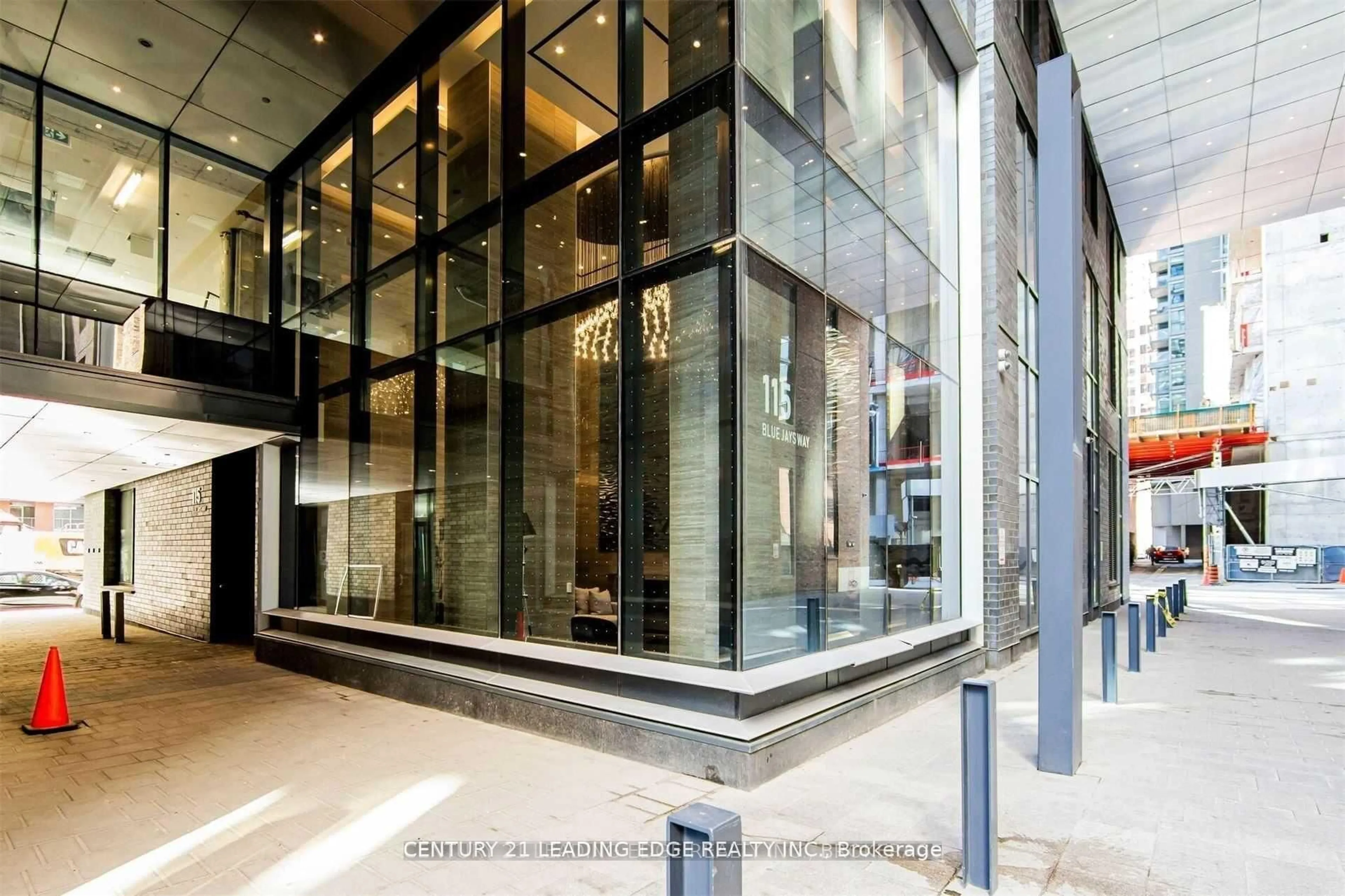 Indoor foyer for 115 Blue Jays Way #3812, Toronto Ontario M5V 0N4
