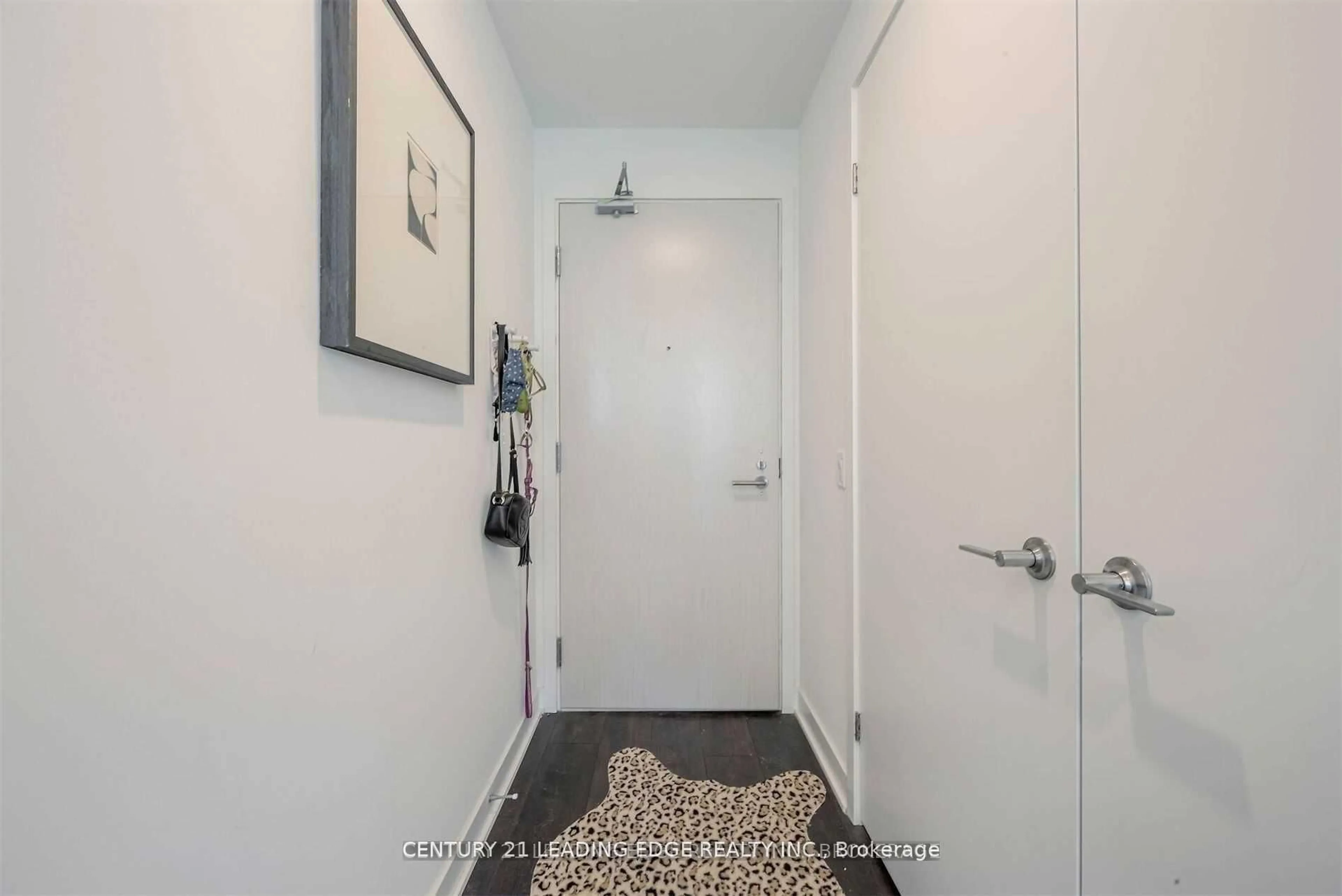 Indoor entryway for 115 Blue Jays Way #3812, Toronto Ontario M5V 0N4