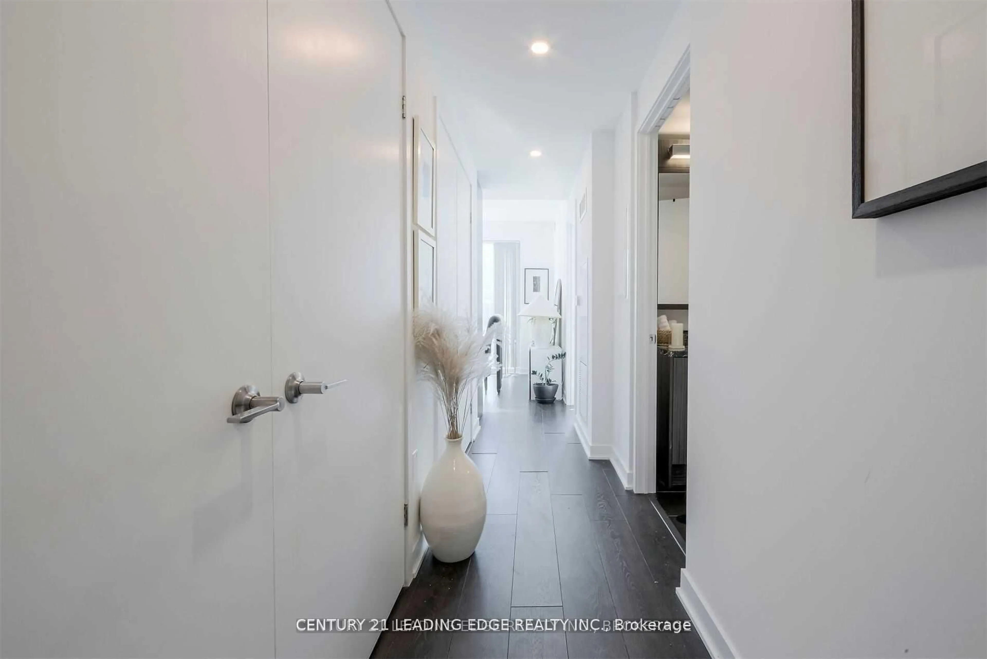 Indoor entryway for 115 Blue Jays Way #3812, Toronto Ontario M5V 0N4