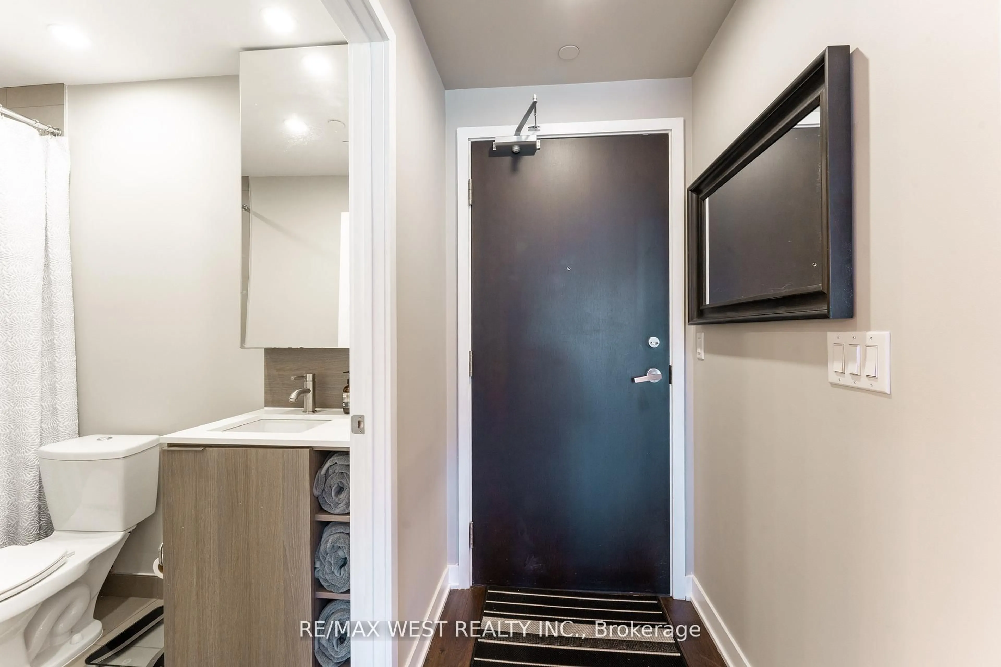 Indoor entryway for 170 Sumach St #507, Toronto Ontario M5A 0C3