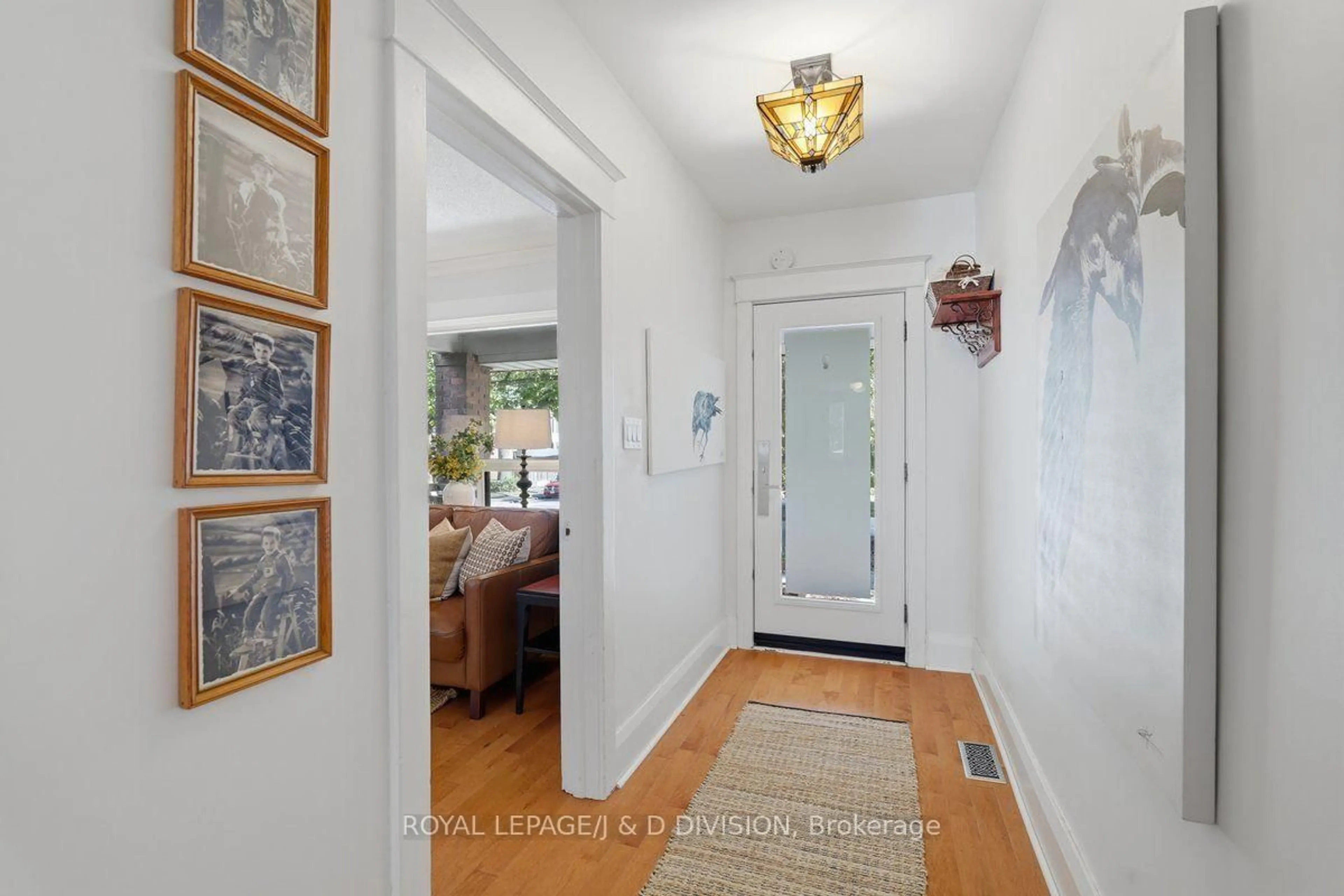 Indoor entryway for 634 Millwood Rd, Toronto Ontario M4S 1K8