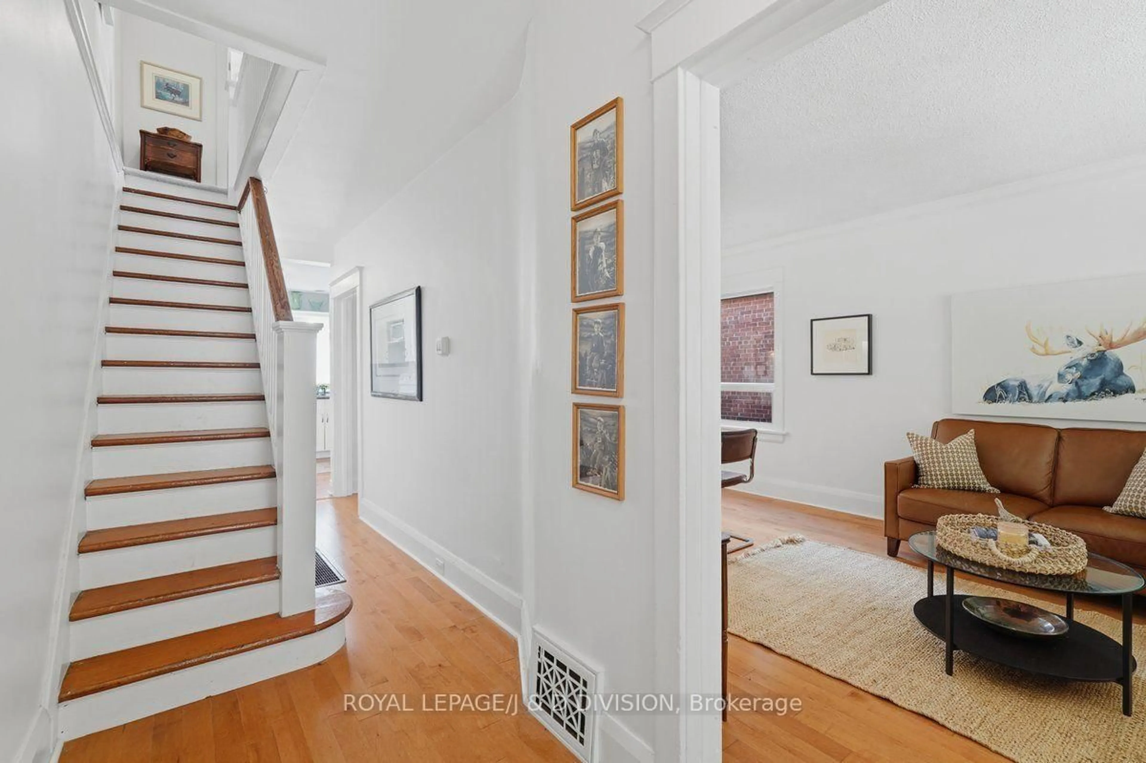 Indoor entryway for 634 Millwood Rd, Toronto Ontario M4S 1K8