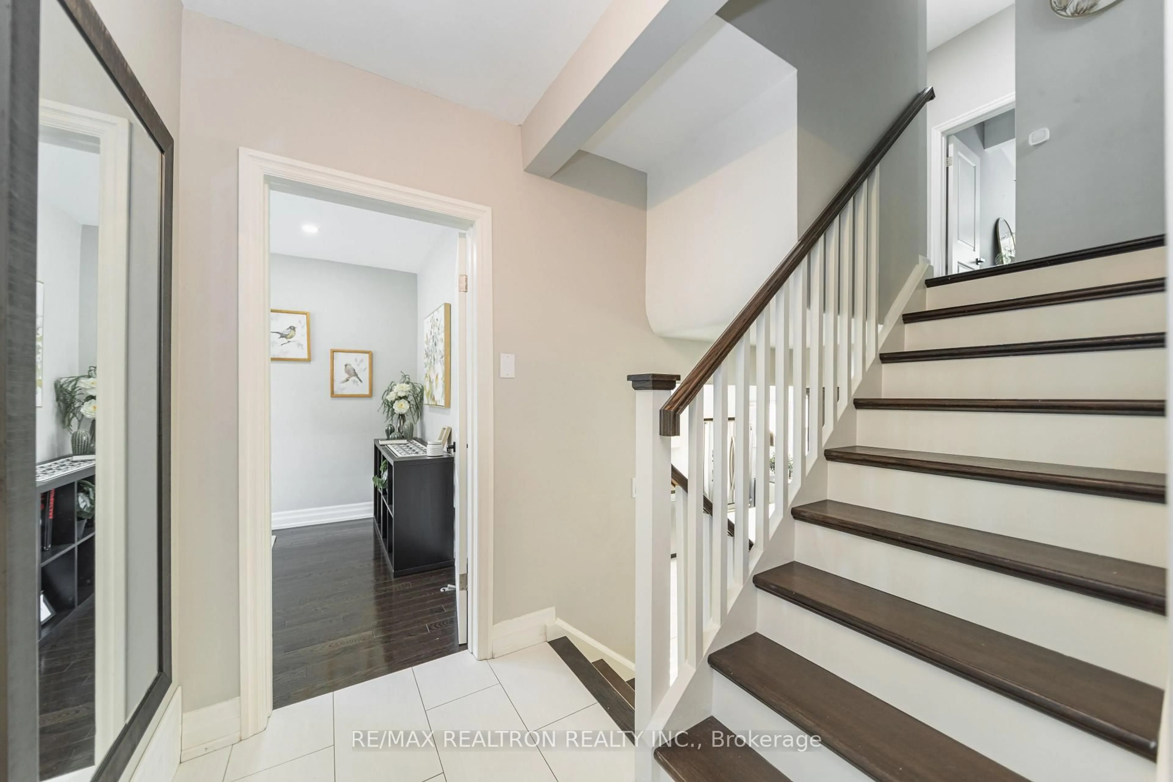 Unknown for 2 Lynedock Cres, Toronto Ontario M3A 2A8
