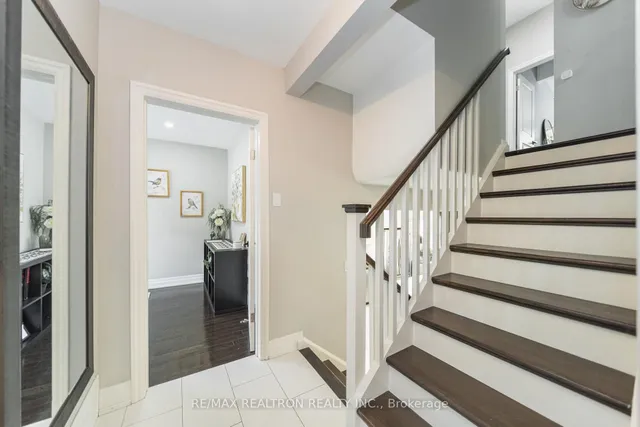 2 Lynedock Cres, Toronto 4