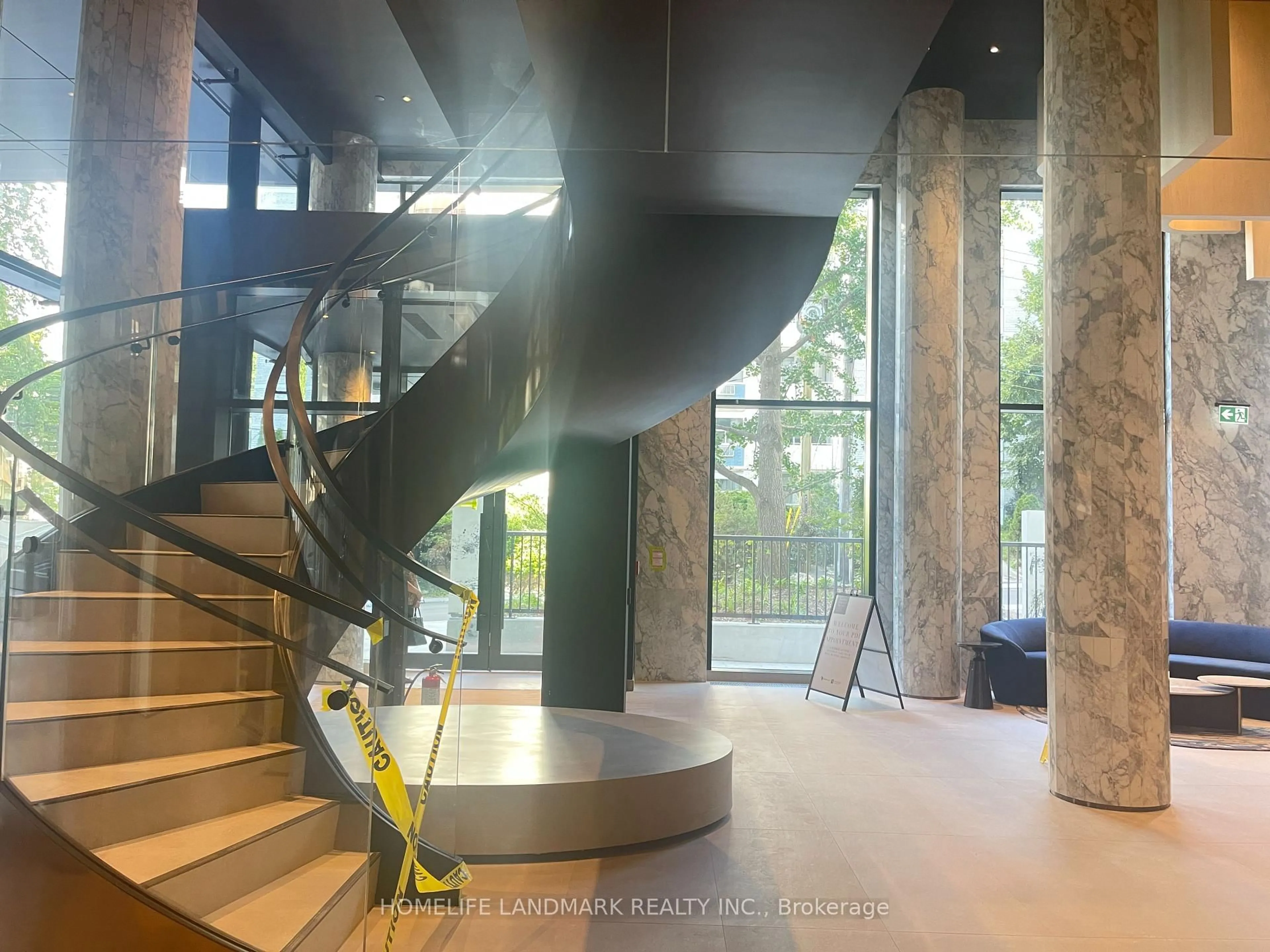 Indoor foyer for 91 Montclair Ave #1512, Toronto Ontario M5P 0B1