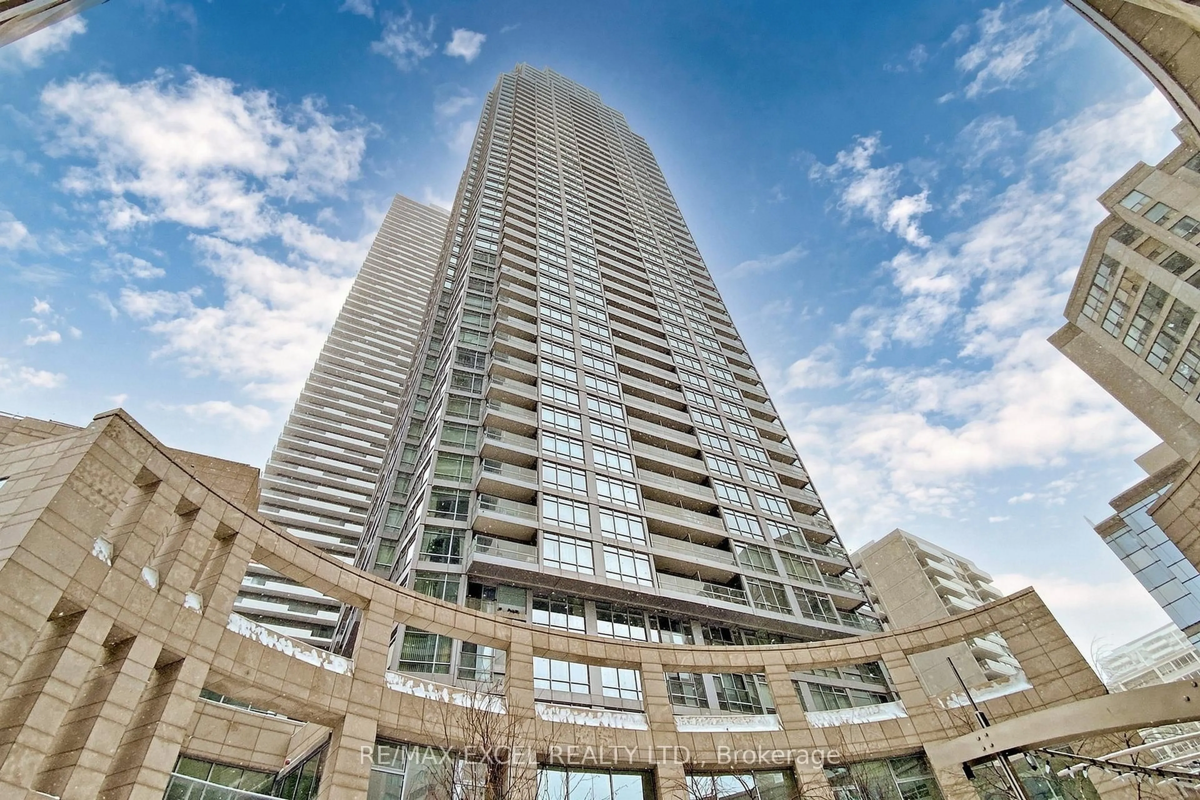 Indoor foyer for 2191 Yonge St #3111, Toronto Ontario M4S 3H8