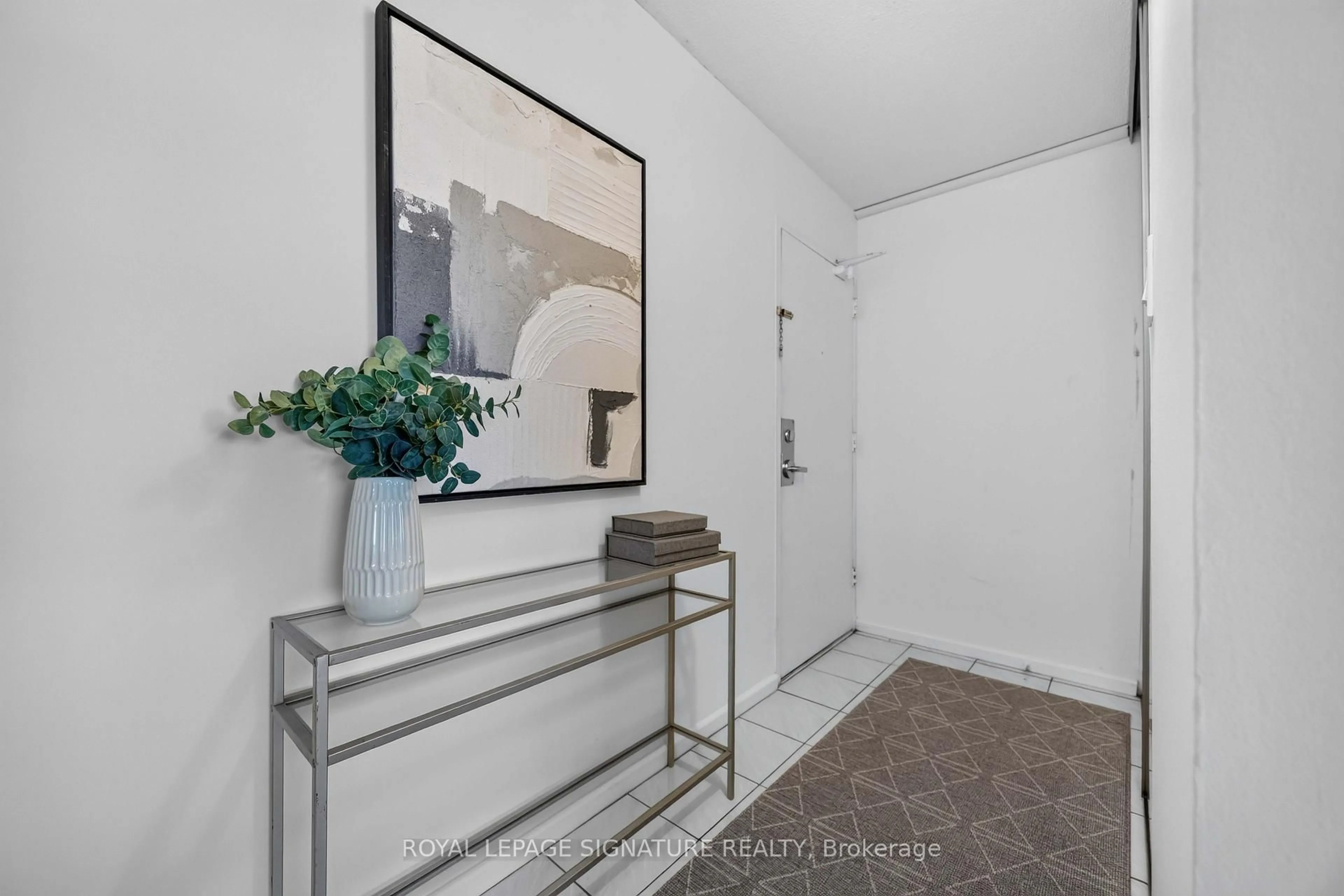 Indoor entryway for 715 Don Mills Rd #2502, Toronto Ontario M3C 1S5