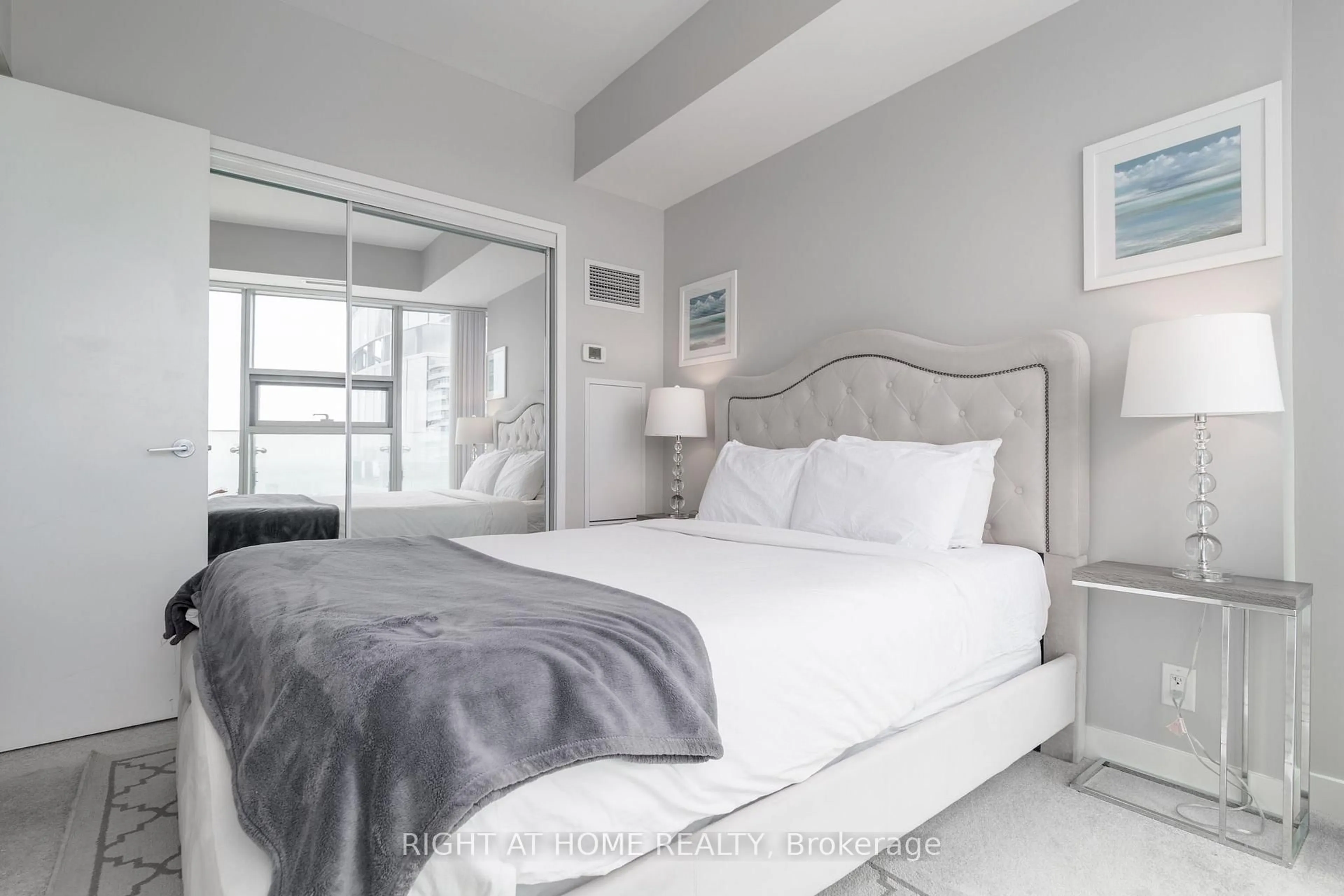 Bedroom with bed, unknown for 14 York St #5606, Toronto Ontario M5J 0B1