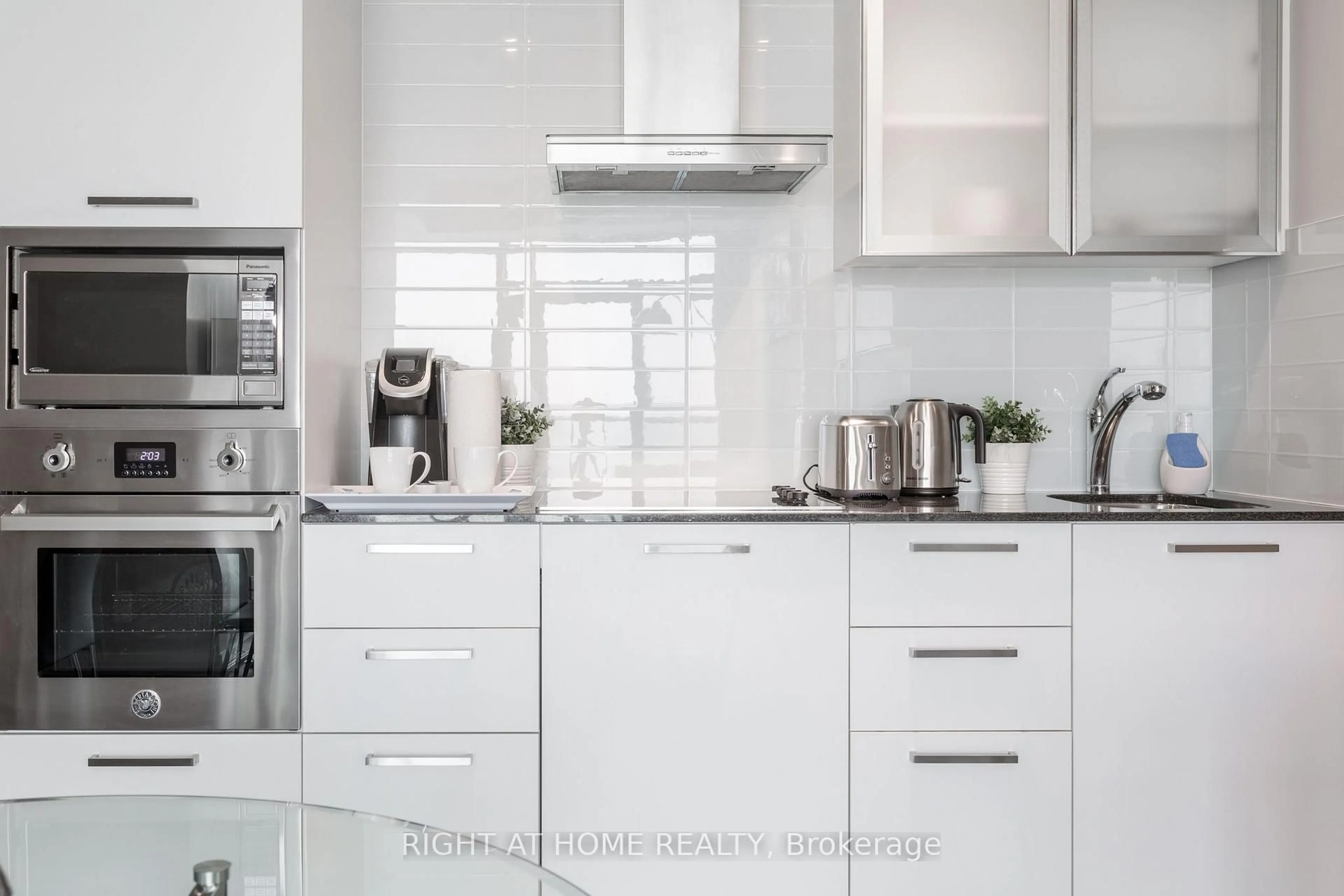 Contemporary kitchen, unknown for 14 York St #5606, Toronto Ontario M5J 0B1
