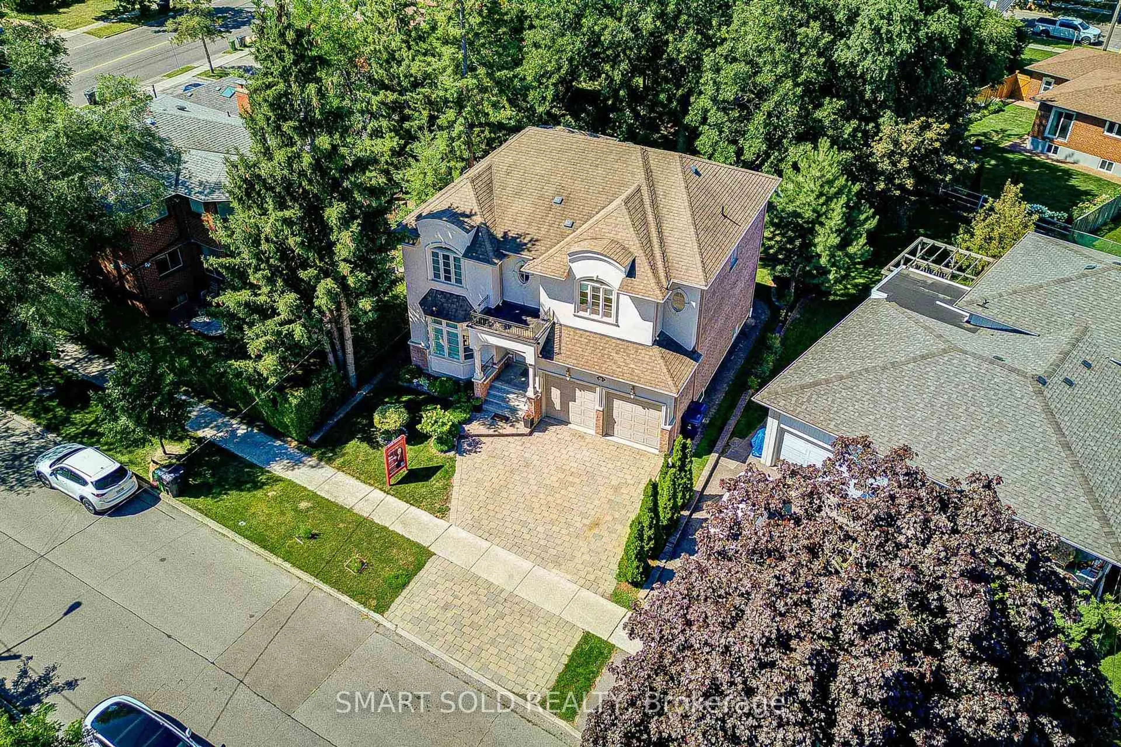A pic from outside/outdoor area/front of a property/back of a property/a pic from drone, street for 6 Brill Cres, Toronto Ontario M2R 2X3