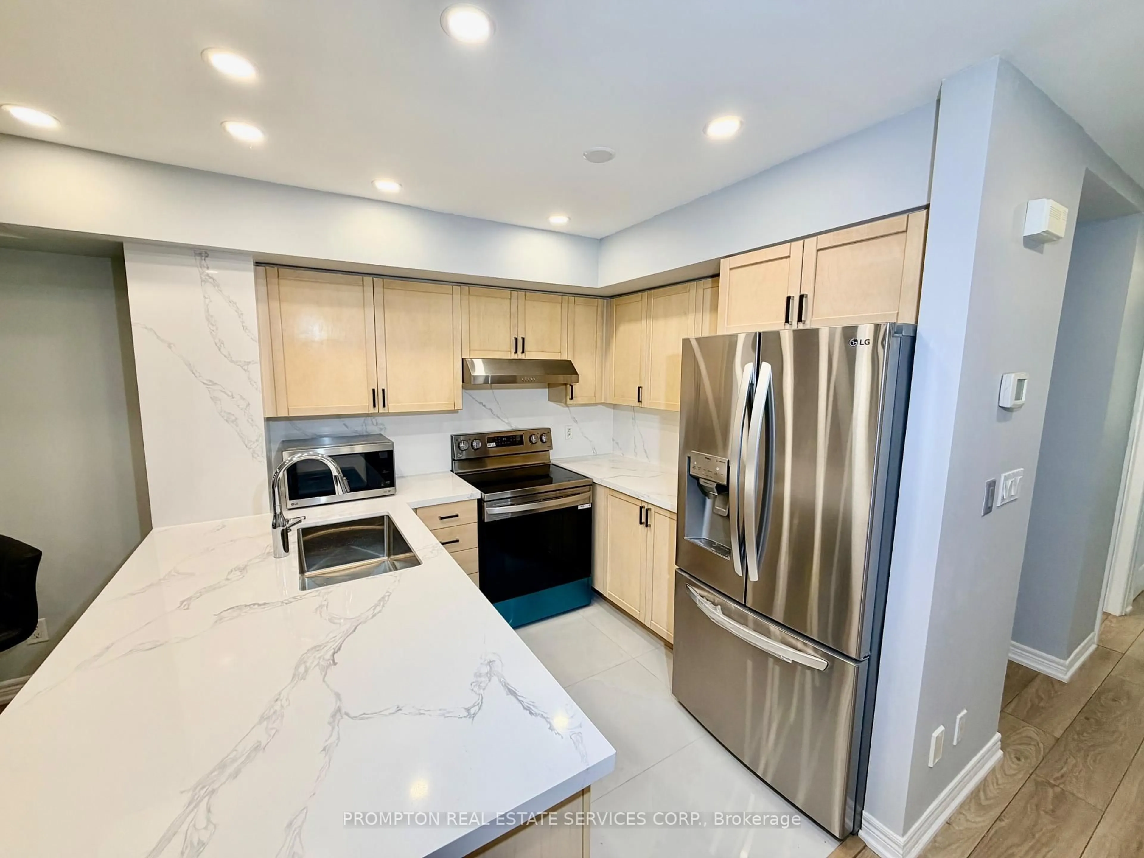 Open concept kitchen, ceramic/tile floor for 285 ANTIBES Dr #11, Toronto Ontario M2R 3X9