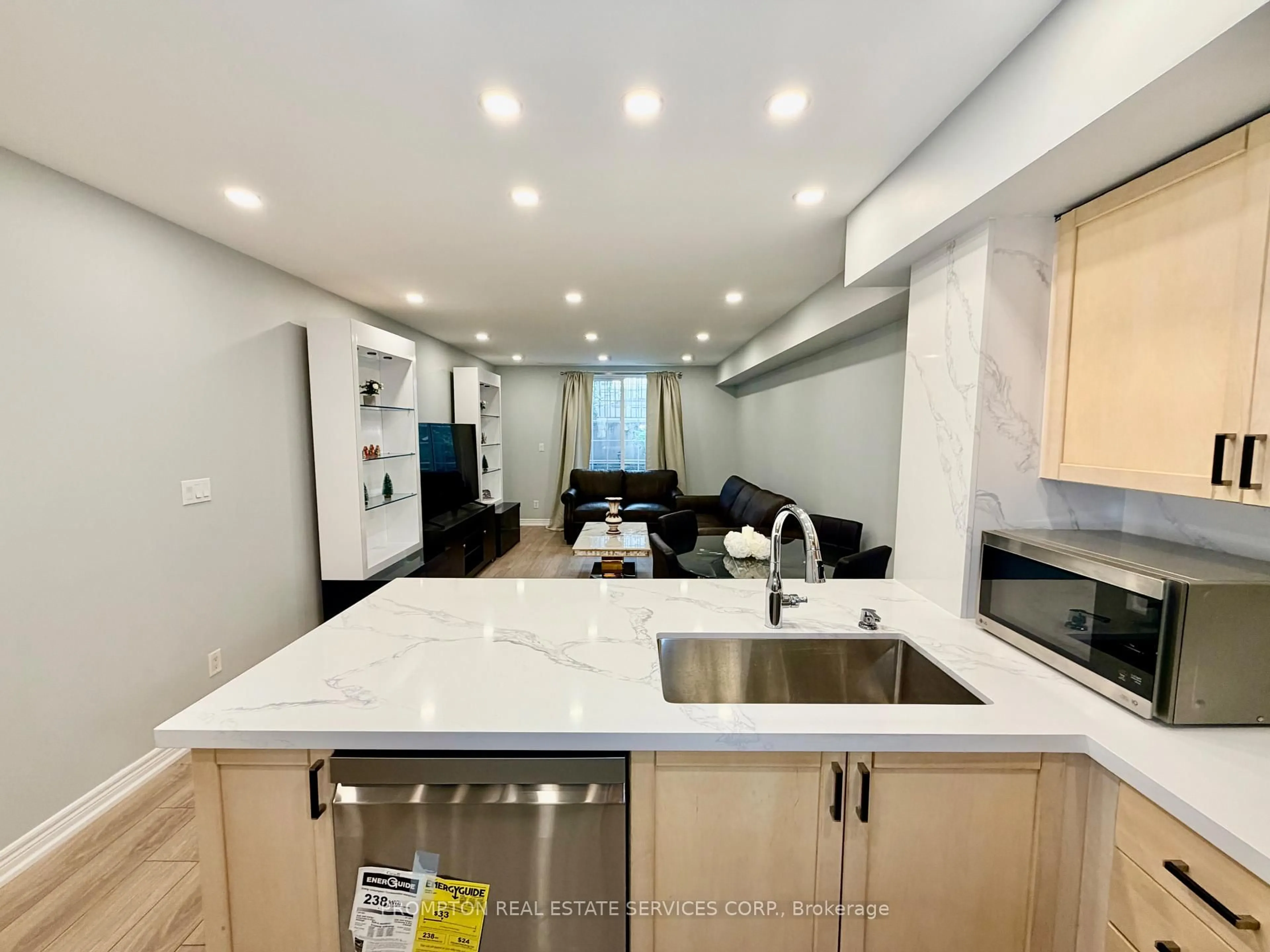 Open concept kitchen, unknown for 285 ANTIBES Dr #11, Toronto Ontario M2R 3X9