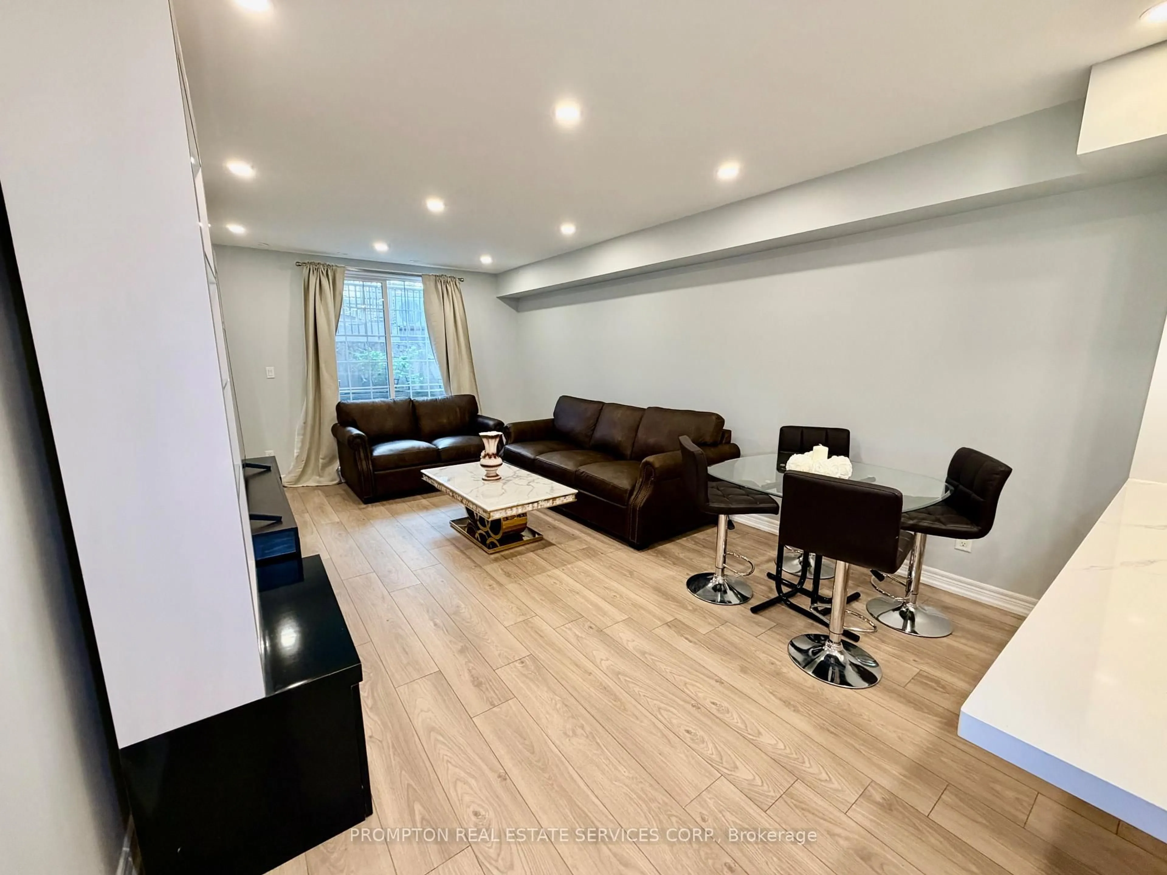 Living room with furniture, wood/laminate floor for 285 ANTIBES Dr #11, Toronto Ontario M2R 3X9