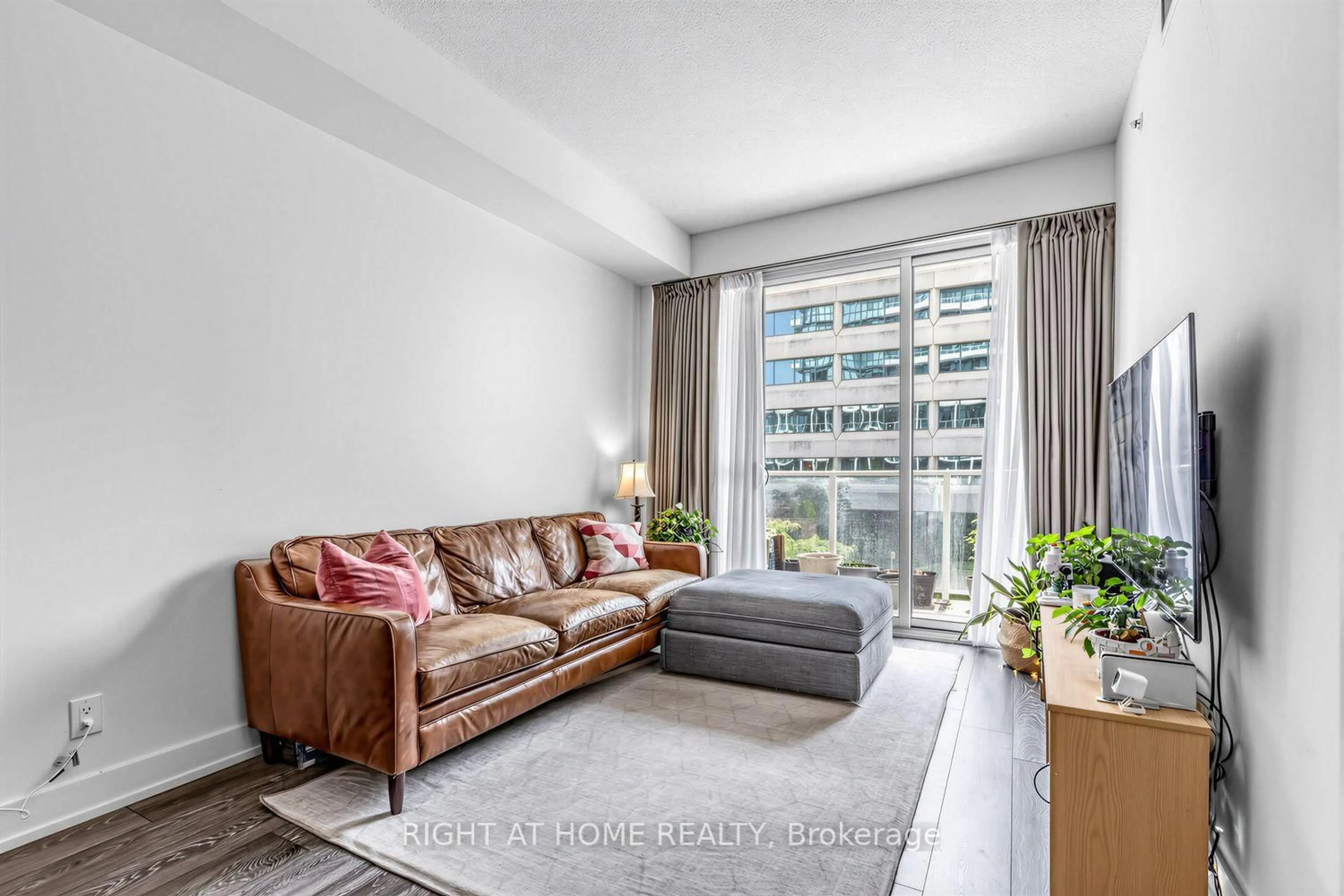 Living room with furniture, unknown for 180 Fairview Mall Dr #2, Toronto Ontario M2J 0G4