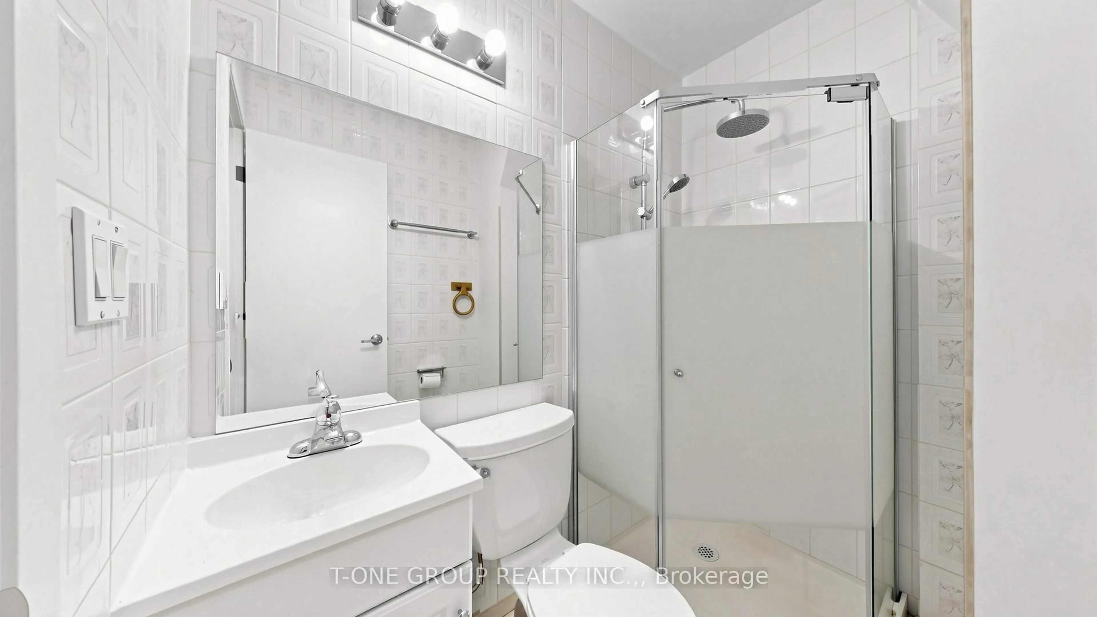 Standard bathroom, ceramic/tile floor for 41 Chipwood Cres, Toronto Ontario M2J 3X6