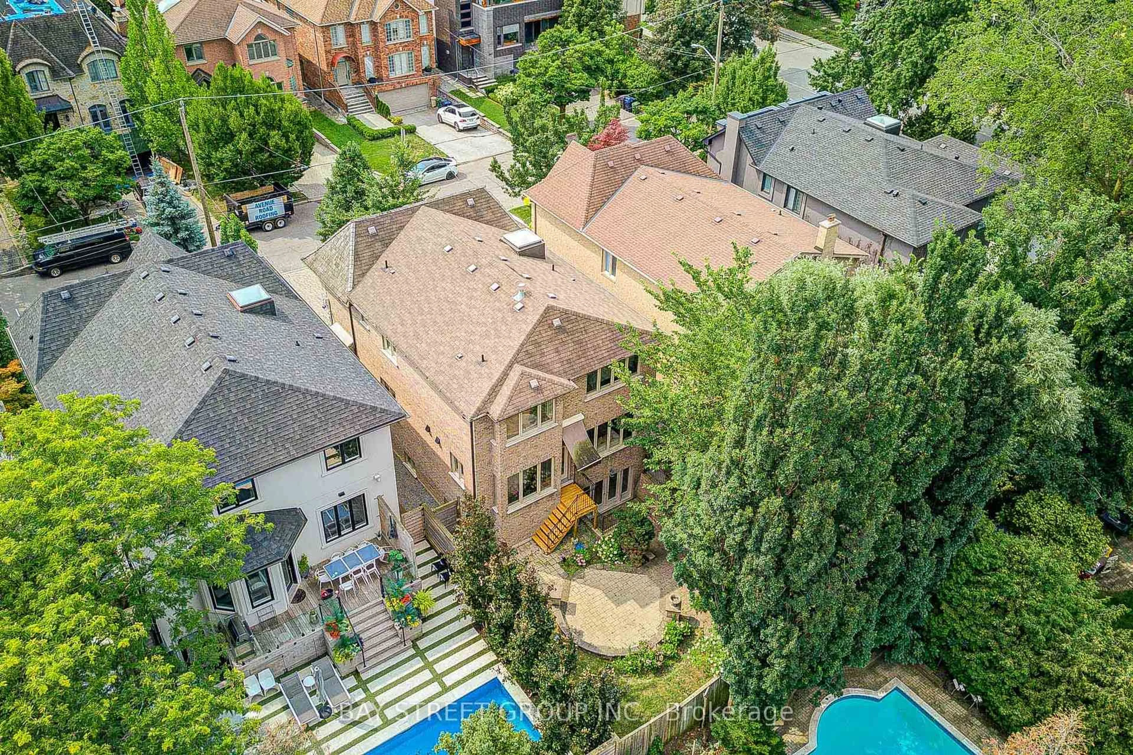 A pic from outside/outdoor area/front of a property/back of a property/a pic from drone, city buildings view from balcony for 500 Deloraine Ave, Toronto Ontario M5M 2B8