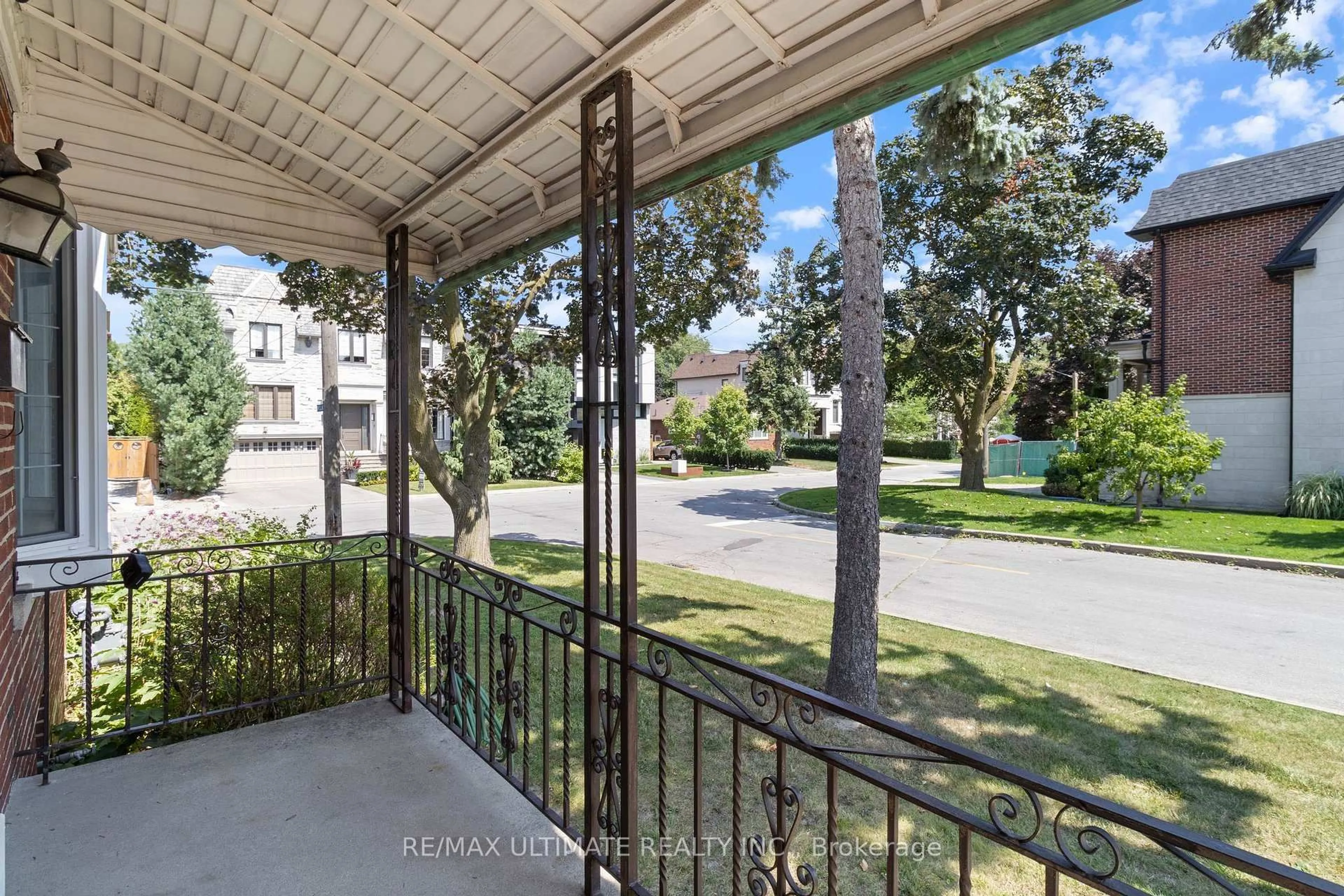 Patio, street for 519 Douglas Ave, Toronto Ontario M5M 1H7