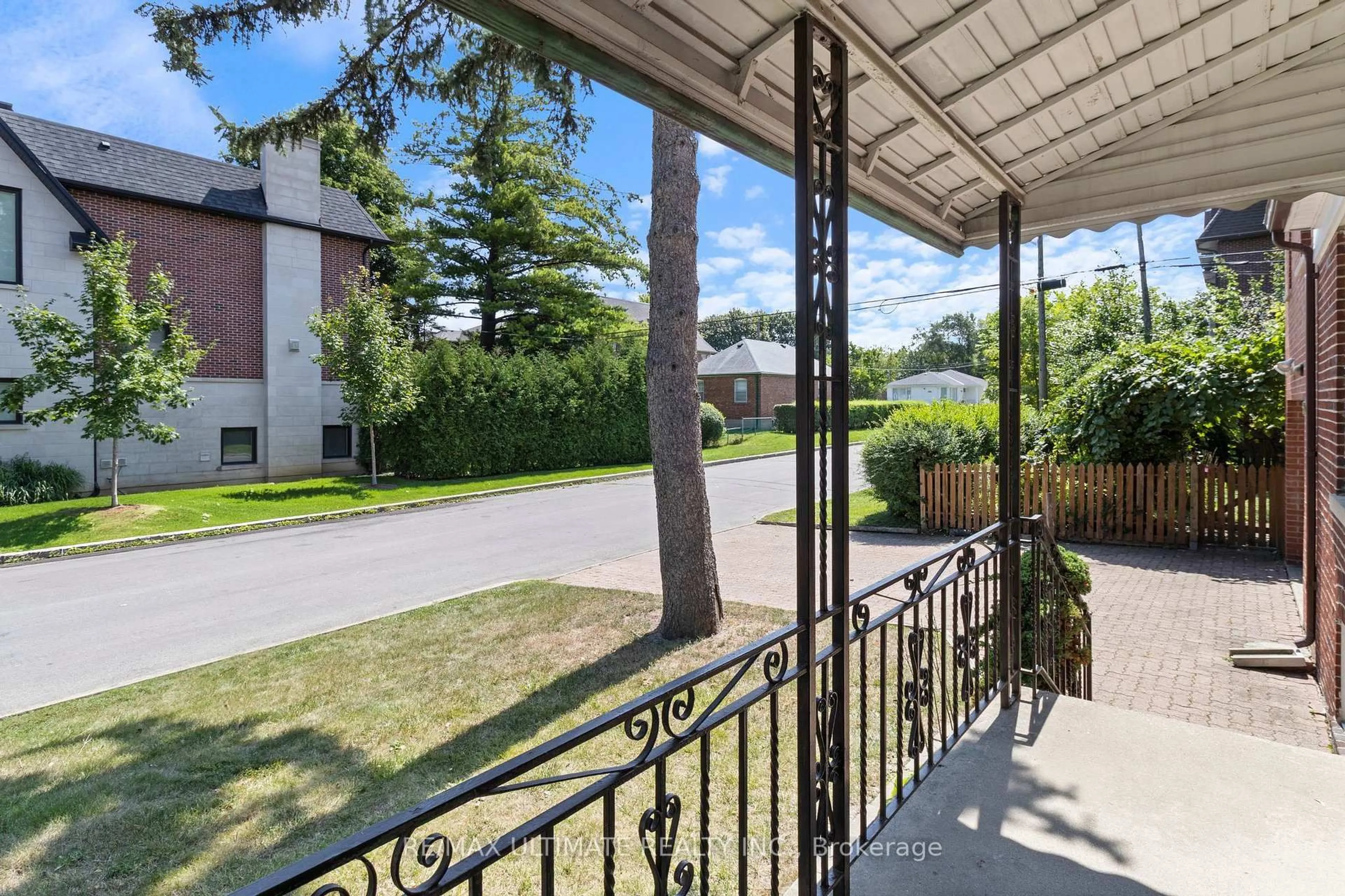 Patio, street for 519 Douglas Ave, Toronto Ontario M5M 1H7